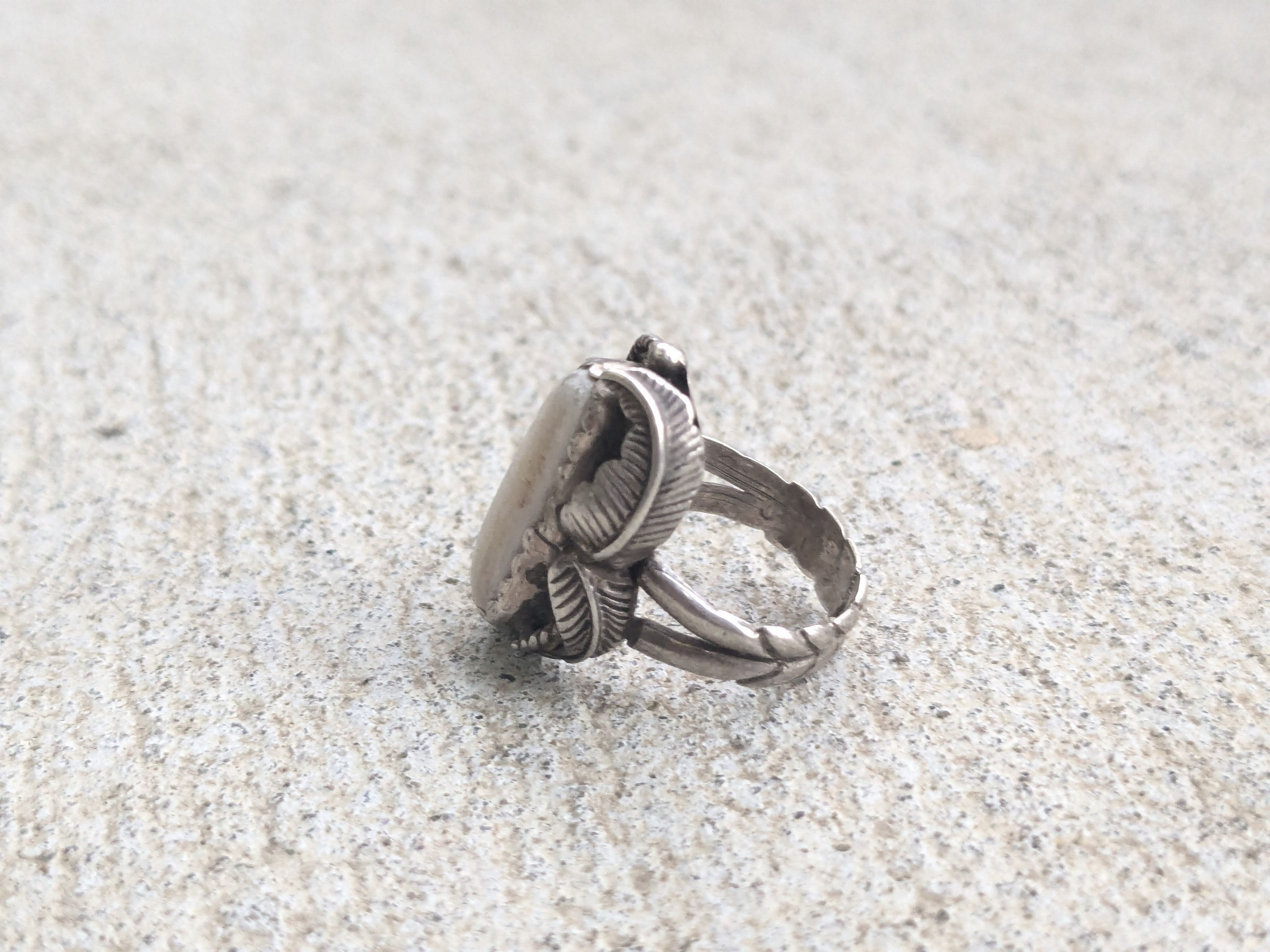 Jewelry × Sterling Silver × Vintage Vintage Sterling Silver Ring MOP Les Baker 6 Navajo Native Size ONE SIZE - 3 Thumbnail