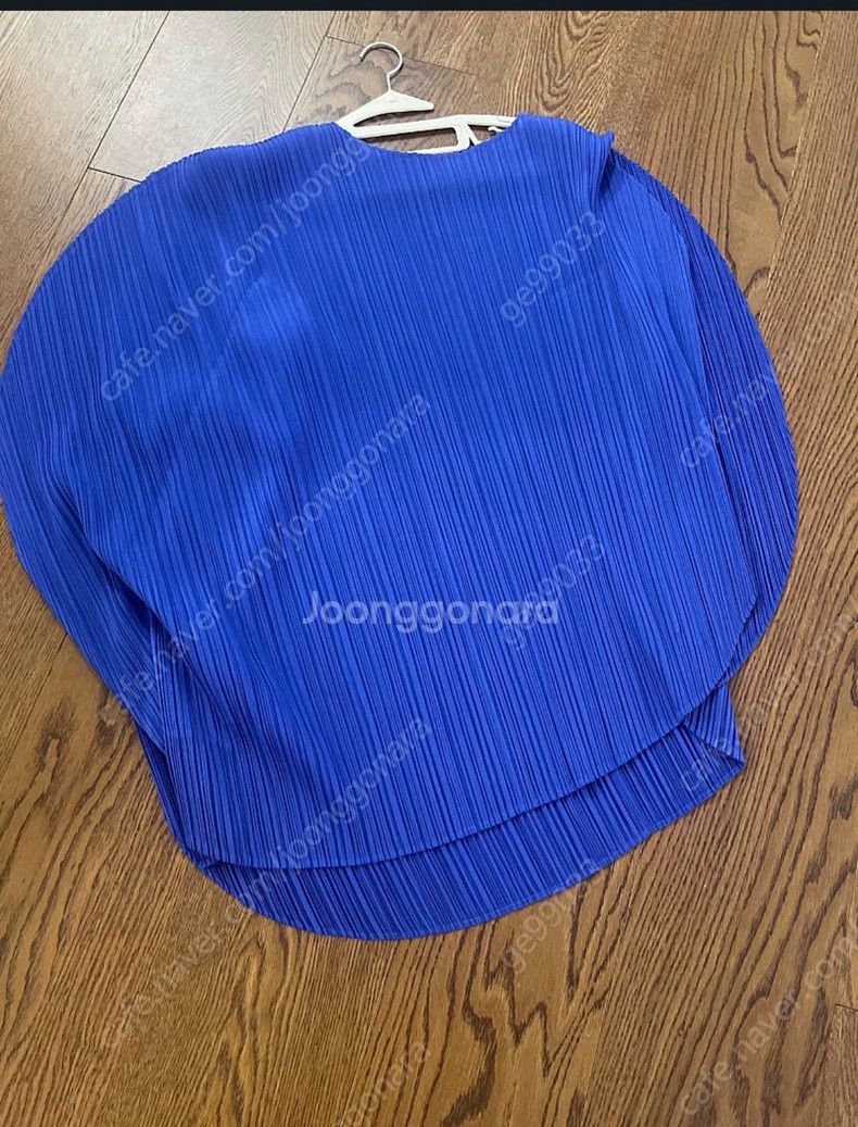 Issey Miyake Issey Miyake size:5 Blue pleated round top Size XS / US 0-2 / IT 36-38 - 2 Thumbnail