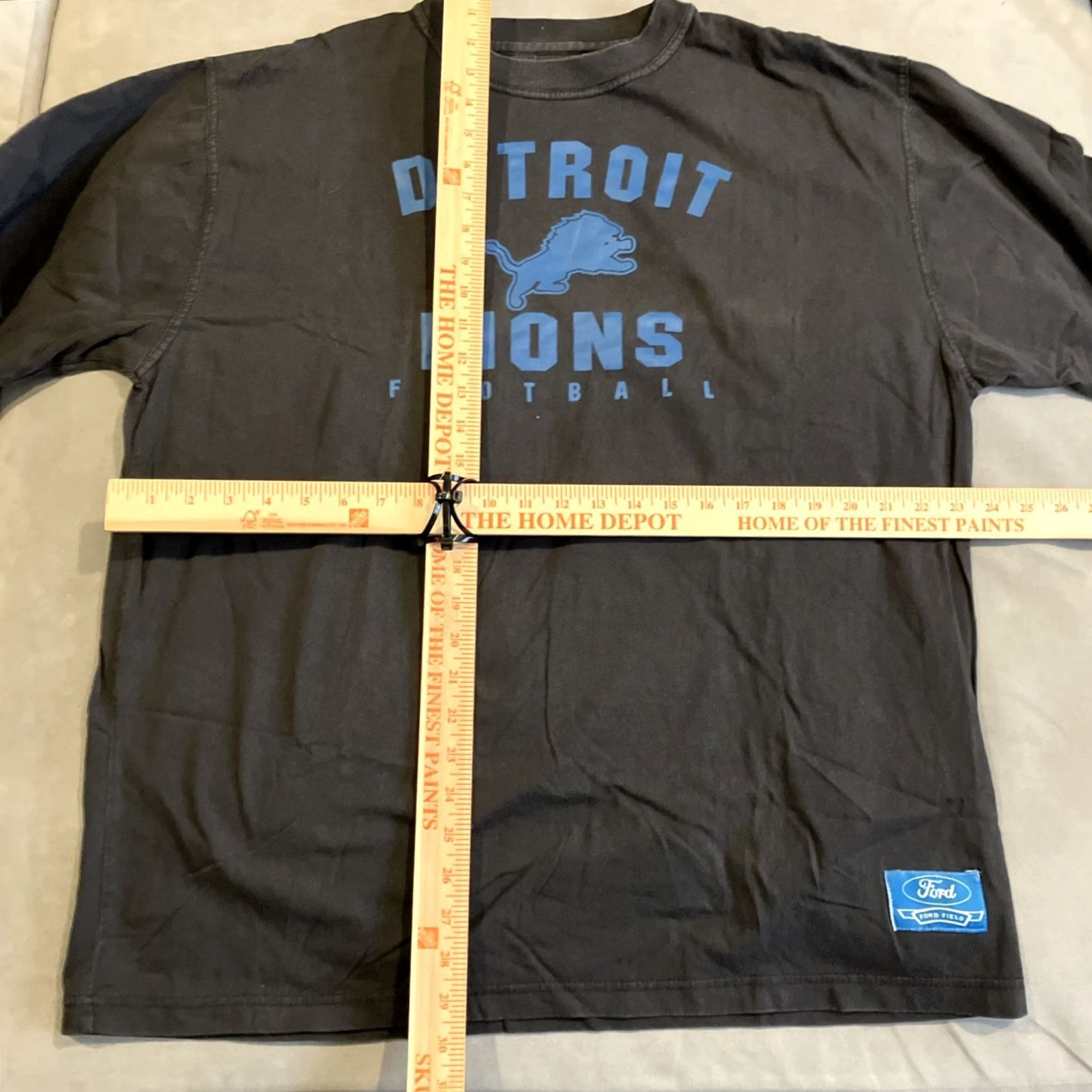 Ford VINTAGE Ford Field Detroit Lions Classic Lions Logo T-Shirt Men Large Gray logo Mens L Size US L / EU 52-54 / 3 - 5 Thumbnail