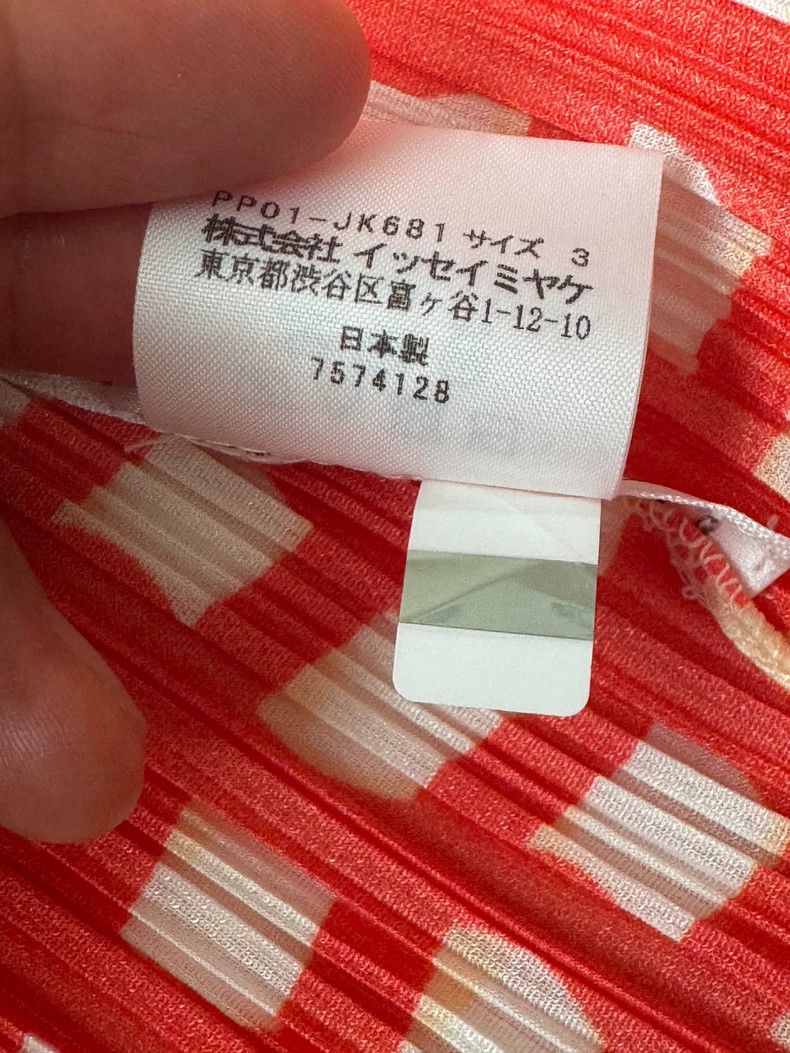 Issey Miyake Issey Miyake size:3 Red and white pleated short-sleeved sh Size S / US 4 / IT 40 - 5 Thumbnail
