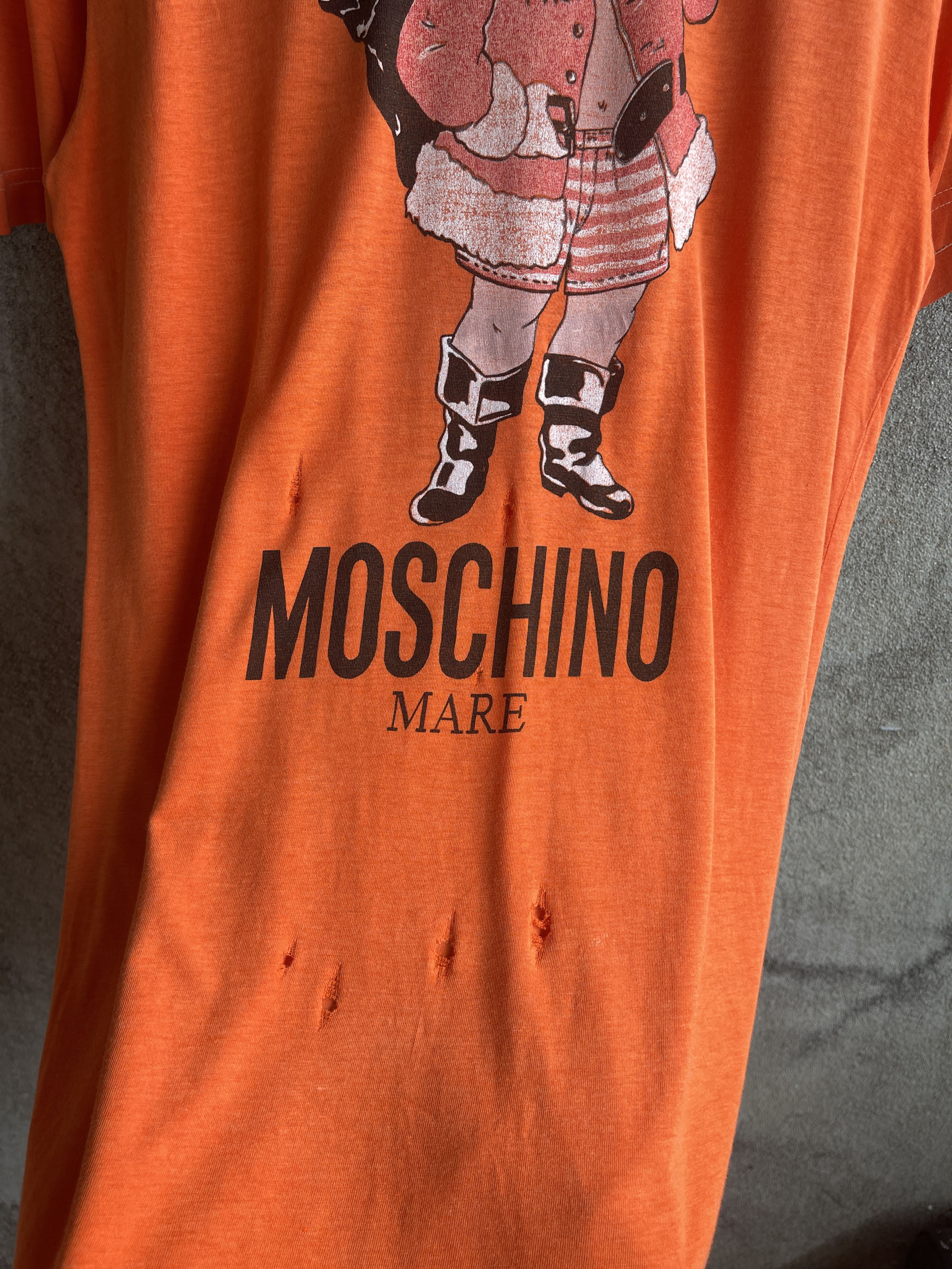Moschino Trashed🔥MOCHINO MARE🔥Santa Claus Tshirt Size US M / EU 48-50 / 2 - 11 Thumbnail