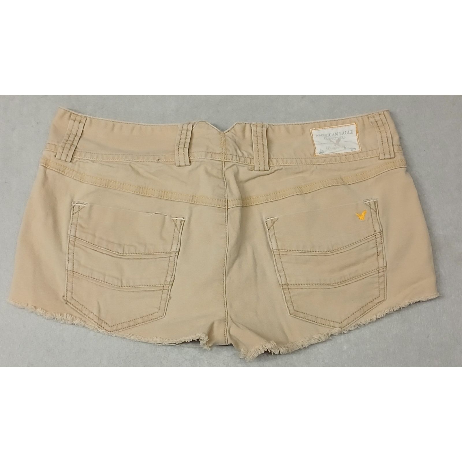 American Eagle Outfitters American Eagle (4) Mid Rise Beige Khaki Chino Shorts Size 27" / US 4 / IT 40 - 8 Thumbnail