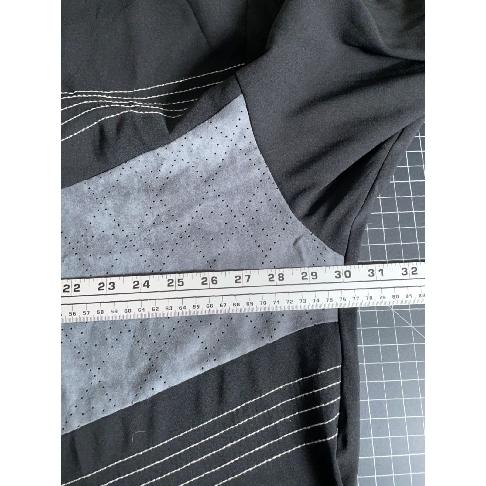 Vintage VINTAGE Abstract Pattern Shirt Men 4XL Black Gray Faux Suede Panel Y2K Style Button-Up Long Sleeve Geometric 90s Hip Hop Retro Mens Size US XXL / EU 58 / 5 - 6 Thumbnail