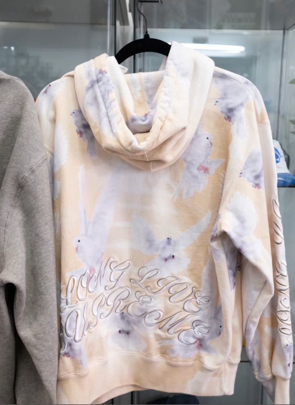 Supreme Supreme Doves Hooded Sweatshirt Size US S / EU 44-46 / 1 - 2 Thumbnail