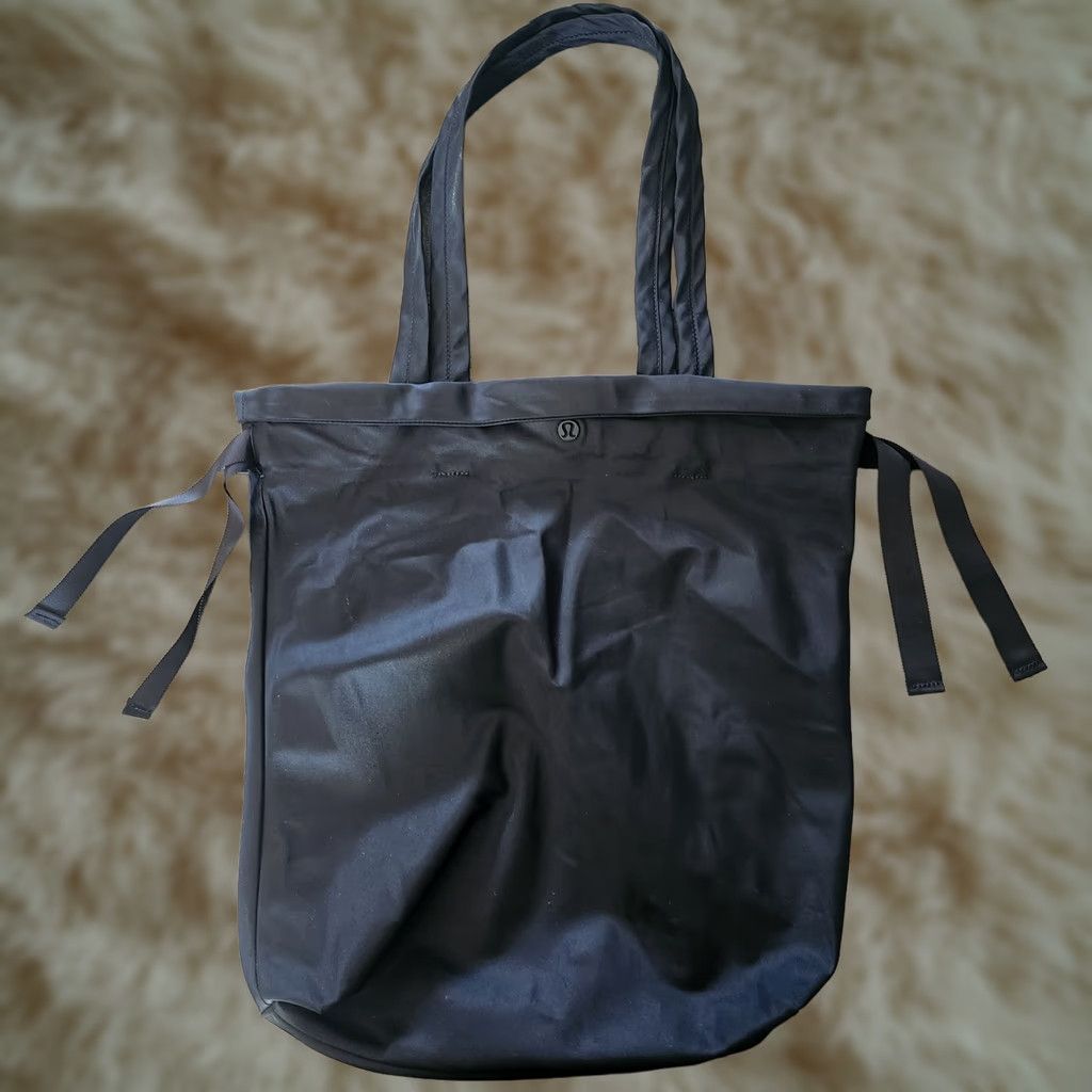 Lululemon Lululemon Easy As Sunday Tote Bag 18x4x17.5 Large Black Nylon Cinch Drawstring Tote Mens Womens Girls Boys Size ONE SIZE - 1 Thumbnail