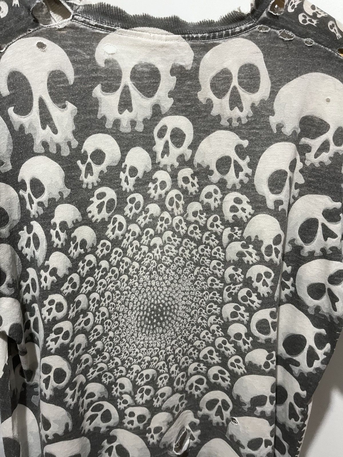 Liquid Blue ❌SOLD❌Vintage Distressed Liquid Blue Skull tee Size US L / EU 52-54 / 3 - 6 Thumbnail