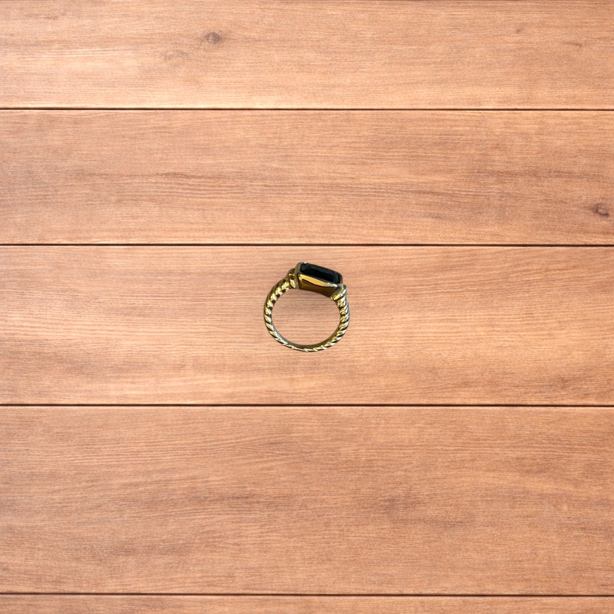 Japanese Brand Lovely vintage style gold ring with black gemstone. Size ONE SIZE - 6 Thumbnail