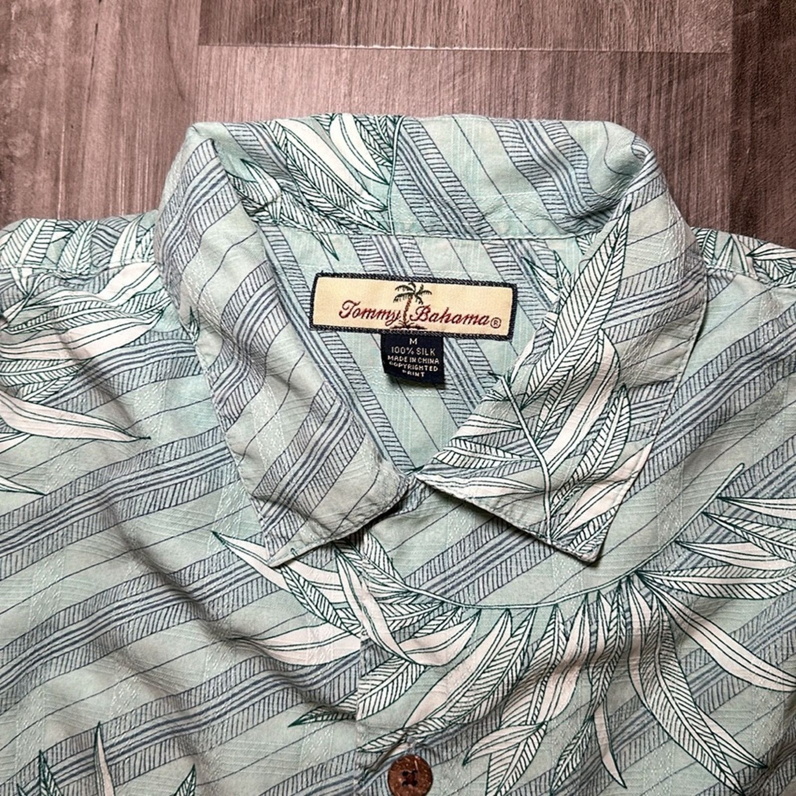 Tommy Bahama Tommy Bahama Silk Tropical Short Sleeve Button Down - Medium Size US M / EU 48-50 / 2 - 6 Thumbnail