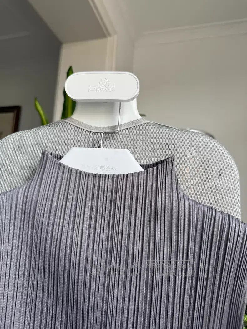 Issey Miyake Issey Miyake Sleeveless Vest, Dark Grey Size L / US 10 / IT 46 - 2 Thumbnail