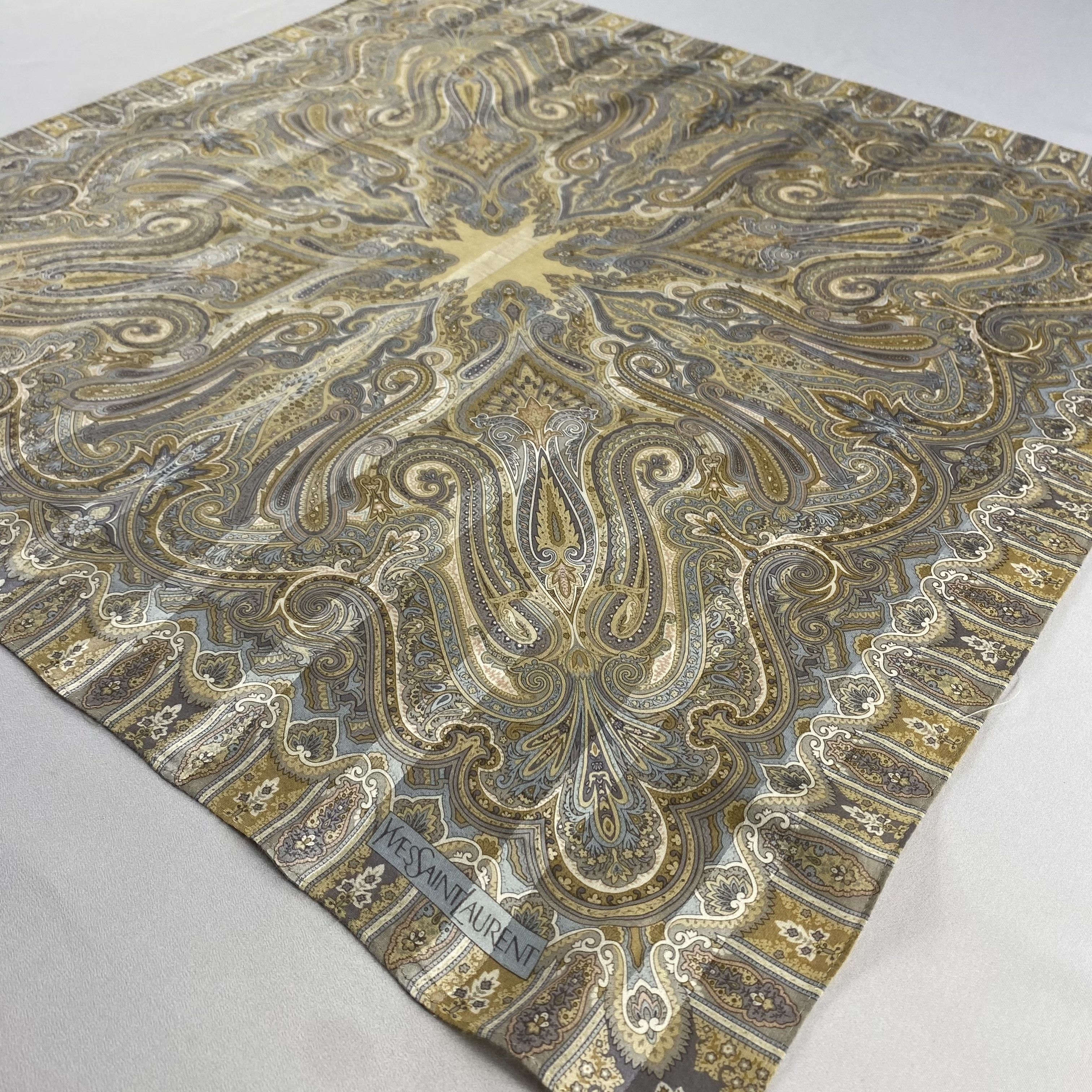 Vintage Yves Saint Laurent Bandana/ Handkerchief / Neckerchief-P1764 Size ONE SIZE - 2 Thumbnail