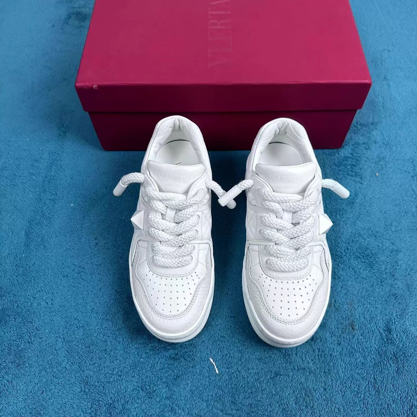 Valentino Valentino One Stud Leather Low-Top Sneaker White 36 Size US 5.5 / IT 35.5 - 1 Thumbnail