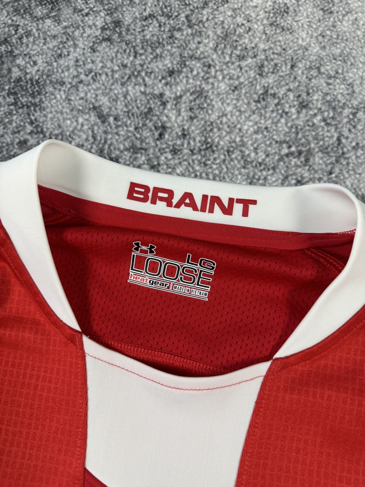 Under Armour Vintage Under Armour Wales Rugby Jersey Streetwear Rare L Size US L / EU 52-54 / 3 - 3 Thumbnail