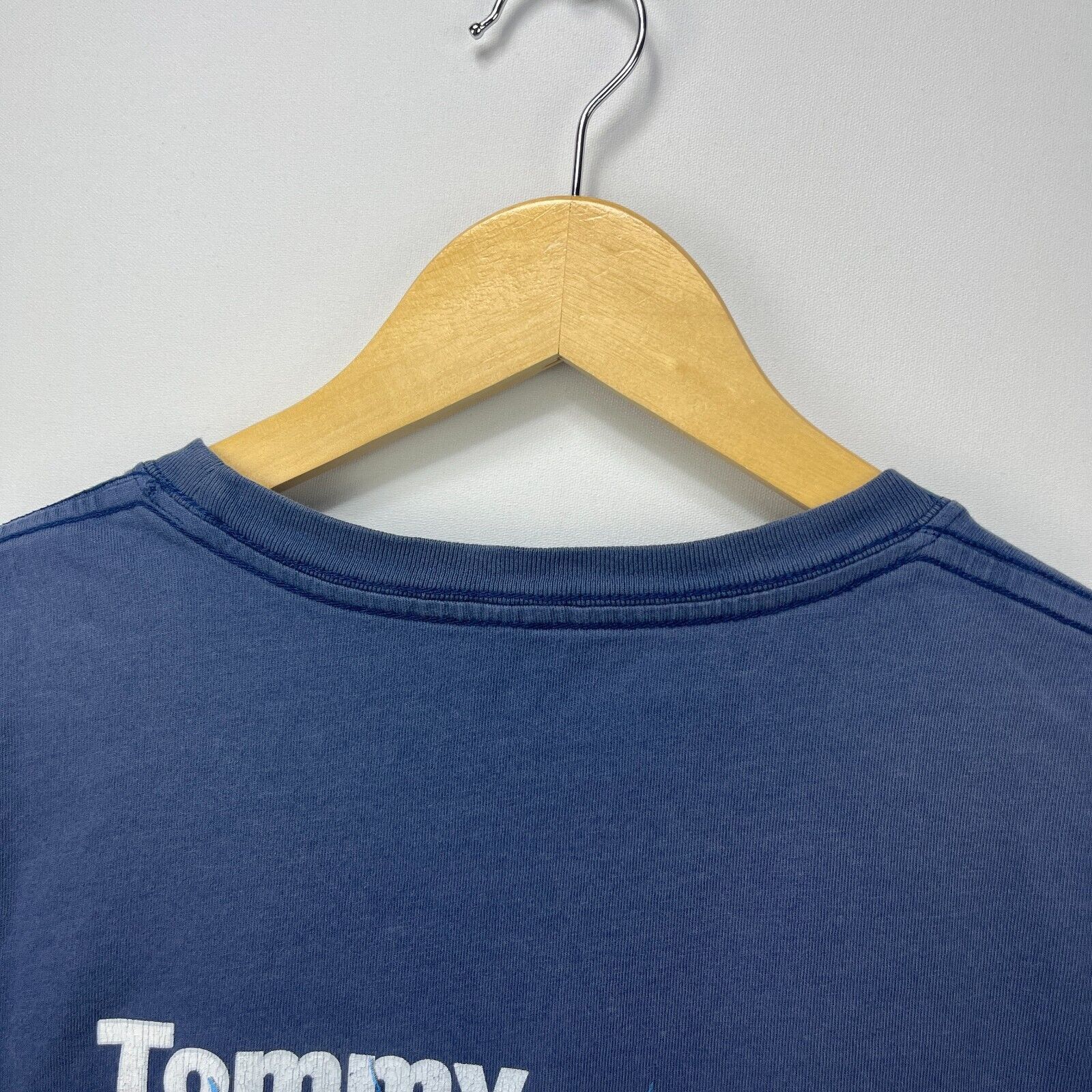 Tommy Bahama × Vintage Vintage Tommy Bahama Dirty Martini Parrot T-Shirt XL Size US XL / EU 56 / 4 - 4 Thumbnail