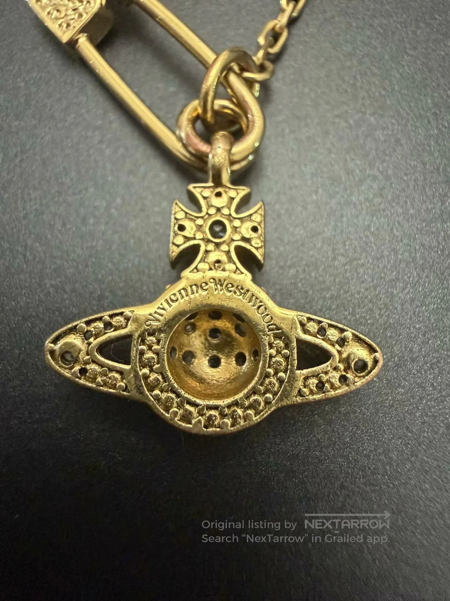 Vivienne Westwood Vivienne Westwood Saturn Brooch Necklace. Size ONE SIZE - 4 Thumbnail