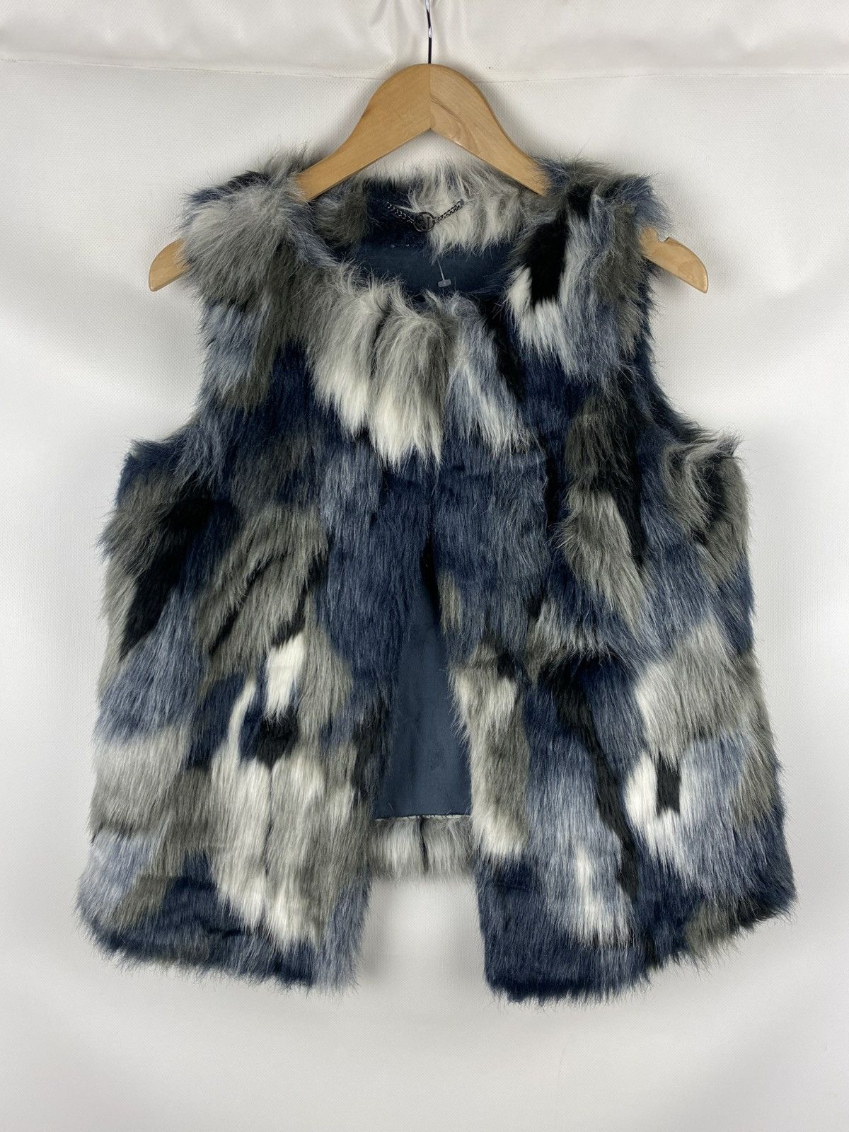 Armani Armani Jeans Ladies Faux Fur Sleeveless Vest Waistcoat Size M / US 6-8 / IT 42-44 - 1 Thumbnail