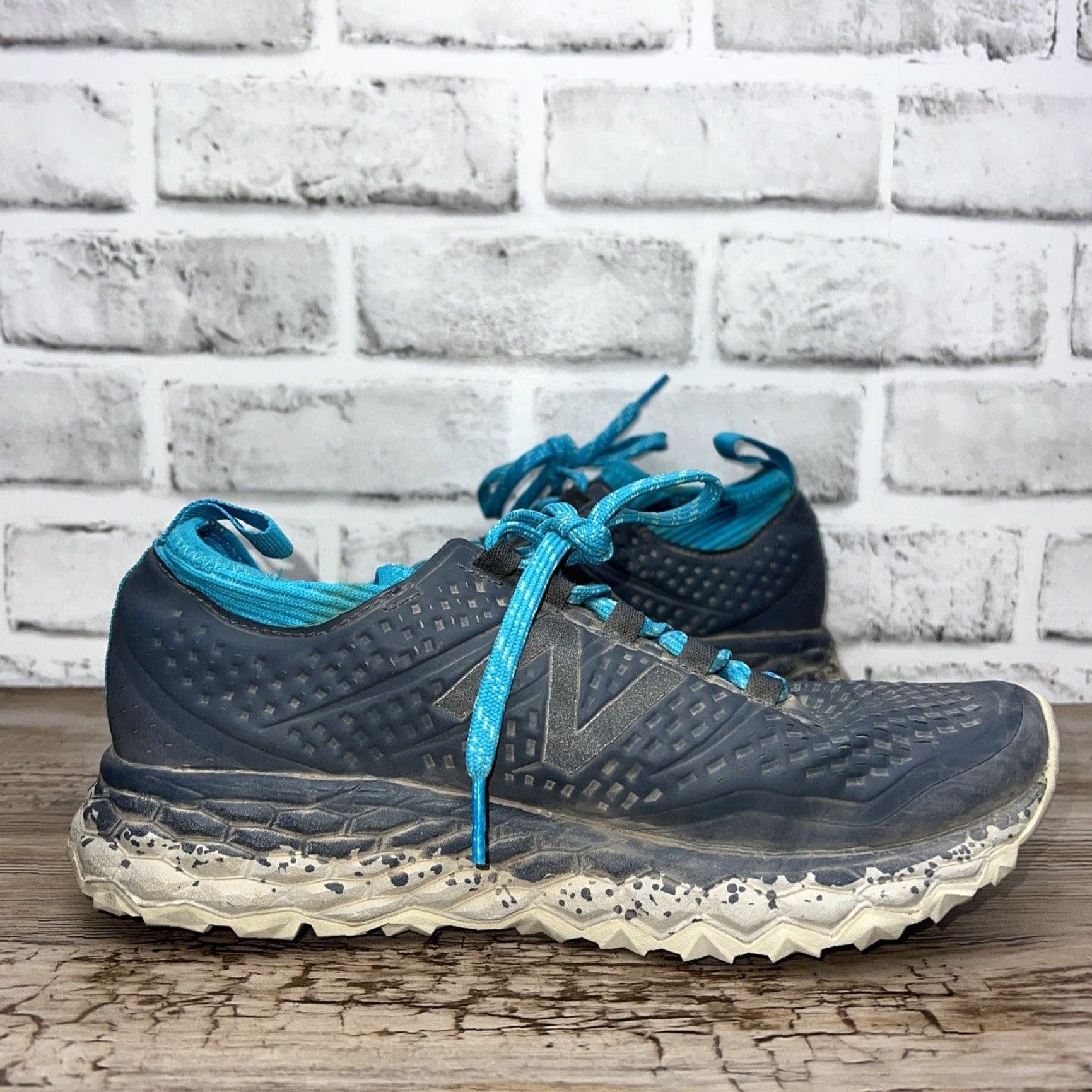 New Balance New Balance Fresh Foam Hierro Sneakers Womens Size 7 Gray Athletic Size US 7 / IT 37 - 4 Thumbnail