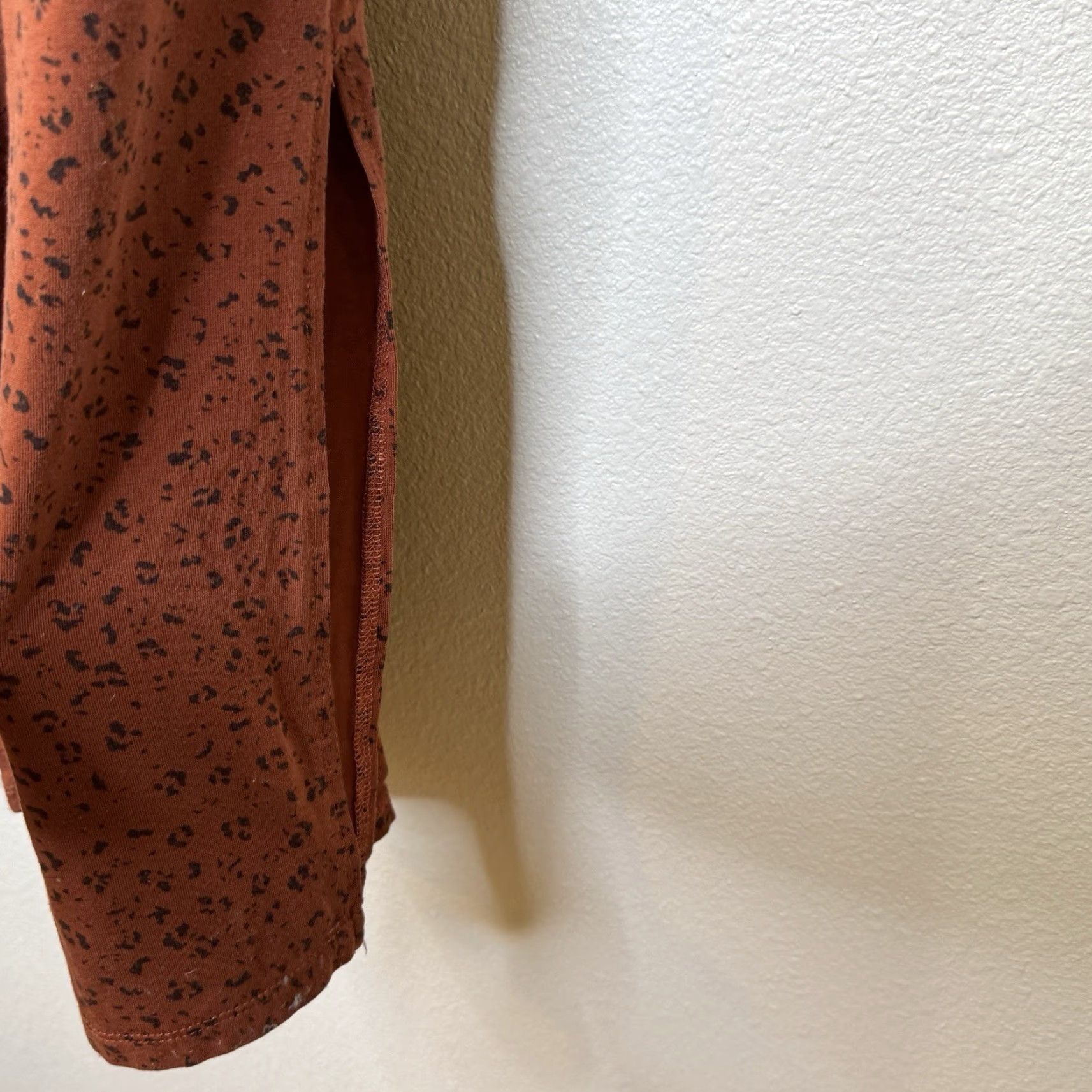 Vintage Garnet Hill Everyday Knit Midi Dress Small Brown Animal Print Surplice Neckline Pockets Pleated Knit Shift Casual Dress Size S / US 4 / IT 40 - 6 Thumbnail