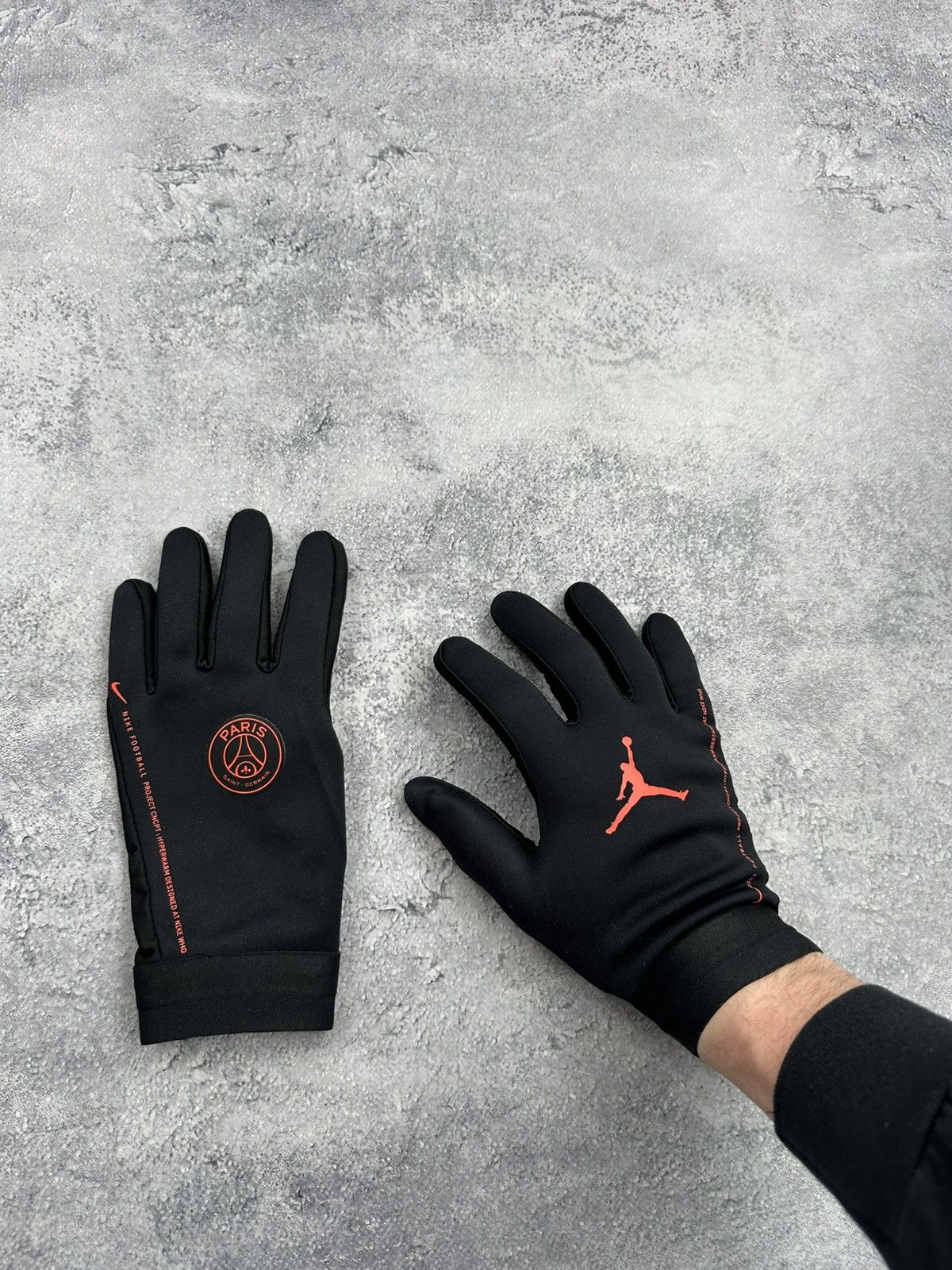 Nike Nike Jordan PSG Paris Saint-Germain HyperWarm Black Gloves Size ONE SIZE - 2 Thumbnail