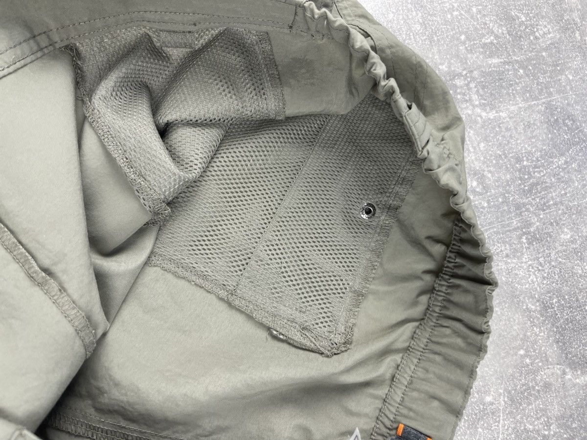 Nike ACG Nike ACG Outdoor Khaki Polyester Cargo Shorts Gorpcore Size US 38 / EU 54 - 10 Thumbnail