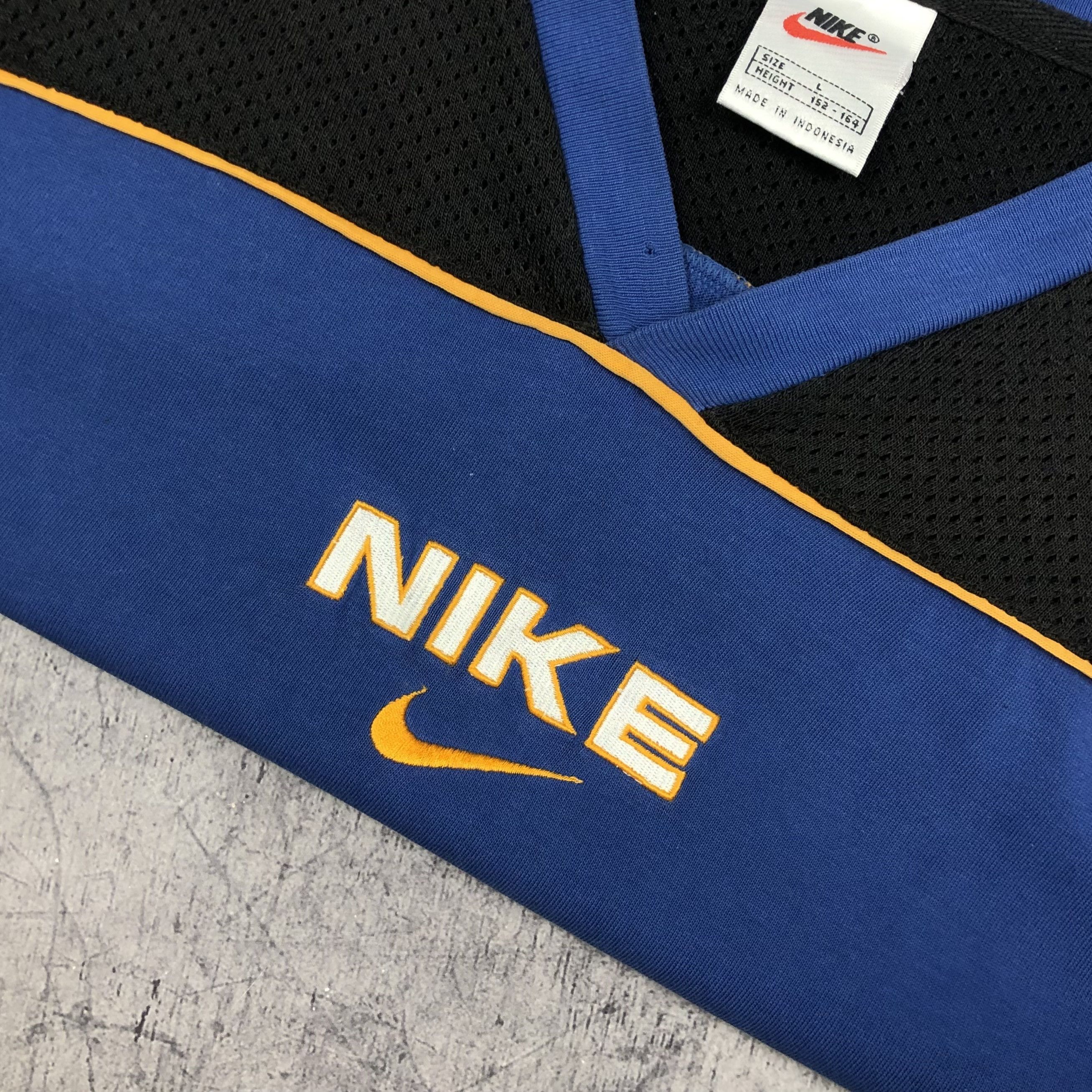 Nike Y2K Nike Swoosh Logo Mesh Jersey Tee Size US S / EU 44-46 / 1 - 2 Thumbnail