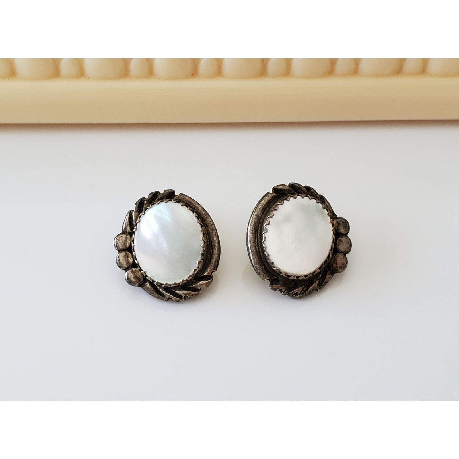 Other Vintage Sterling Silver Mother of Pearl Clip On Earrings Size ONE SIZE - 1 Thumbnail