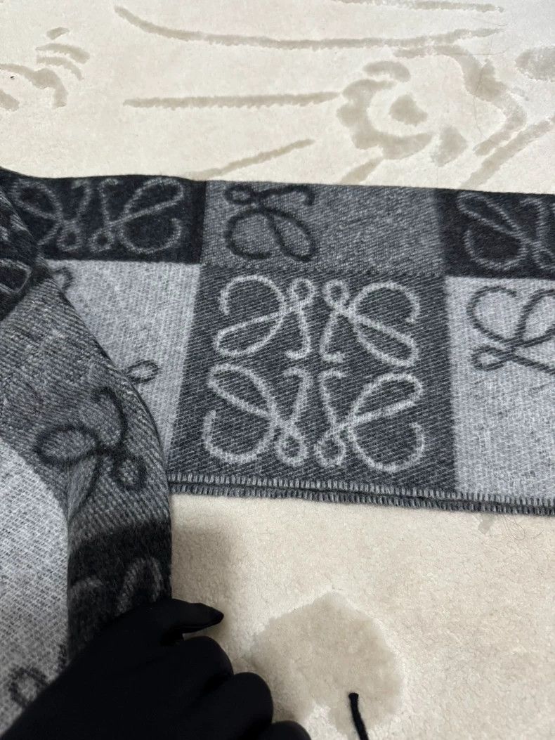 Loewe LOEWE Gray Scarf for Women Size ONE SIZE - 4 Thumbnail