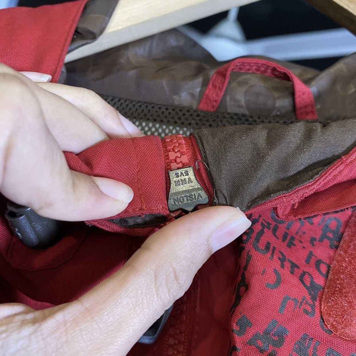 Burton Burton Ronin multi-pocket red snowboarding jackets Size US L / EU 52-54 / 3 - 15 Thumbnail