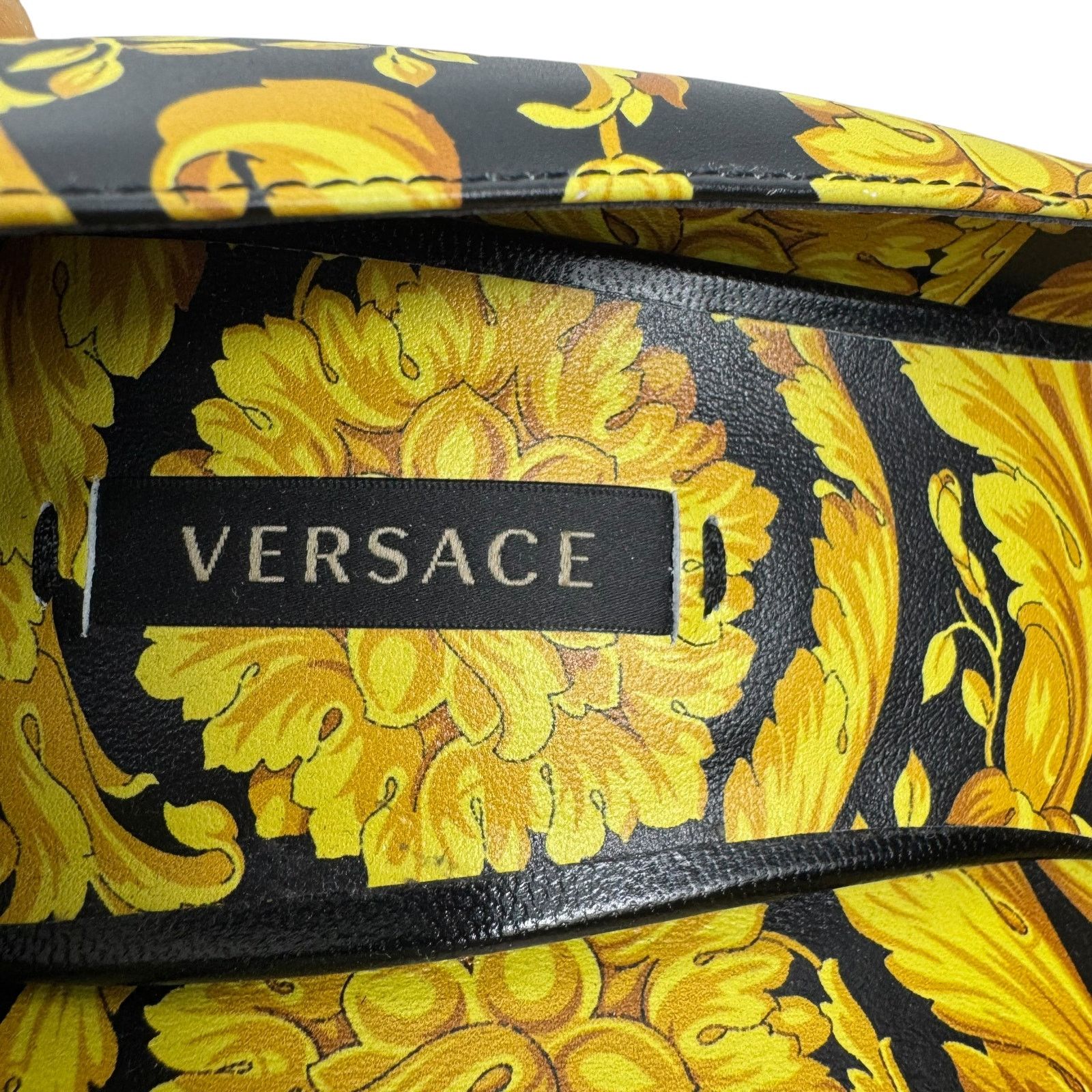 Versace Versace Borocco Medusa Leather Heels Pointed Toe Printed Size US 9.5 / IT 39.5 - 12 Thumbnail