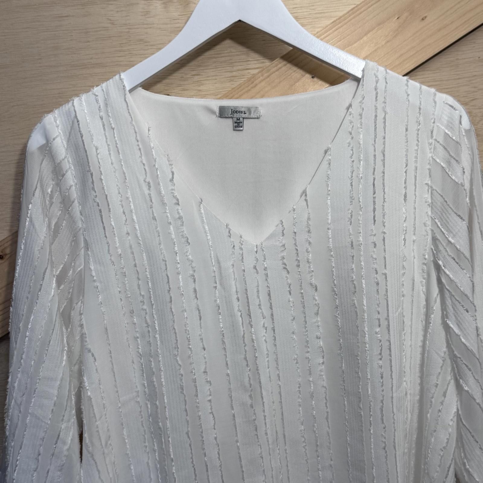 Designer Jodifl Women's M V Neck 3/4 Sleeve Textured Ivory Blouse Size M / US 6-8 / IT 42-44 - 2 Thumbnail