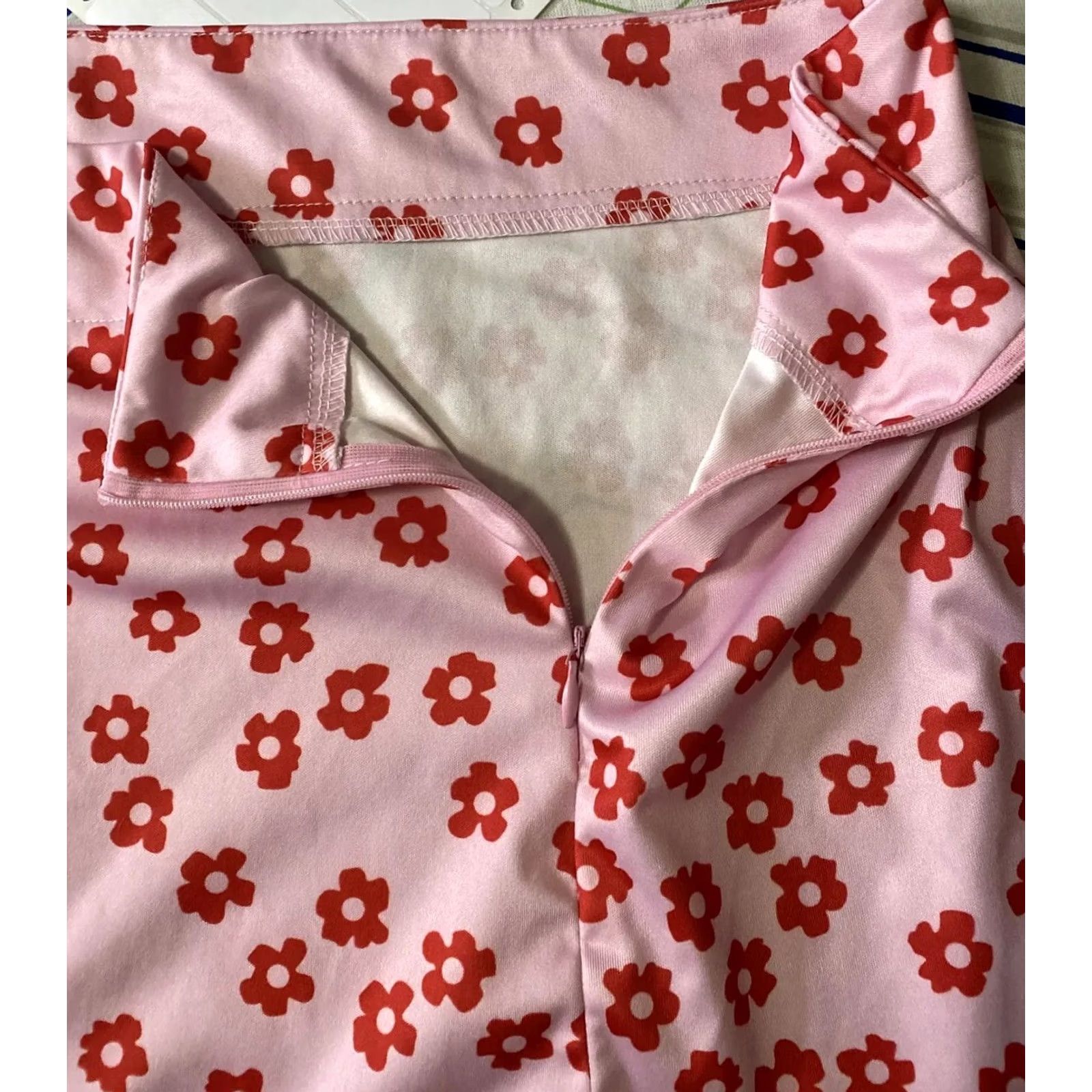 Vintage ROMWE Skirt Women S Pink Flower Mini Short Zip Spring Summer Party/Cocktail Size 28" / US 6 / IT 42 - 5 Thumbnail