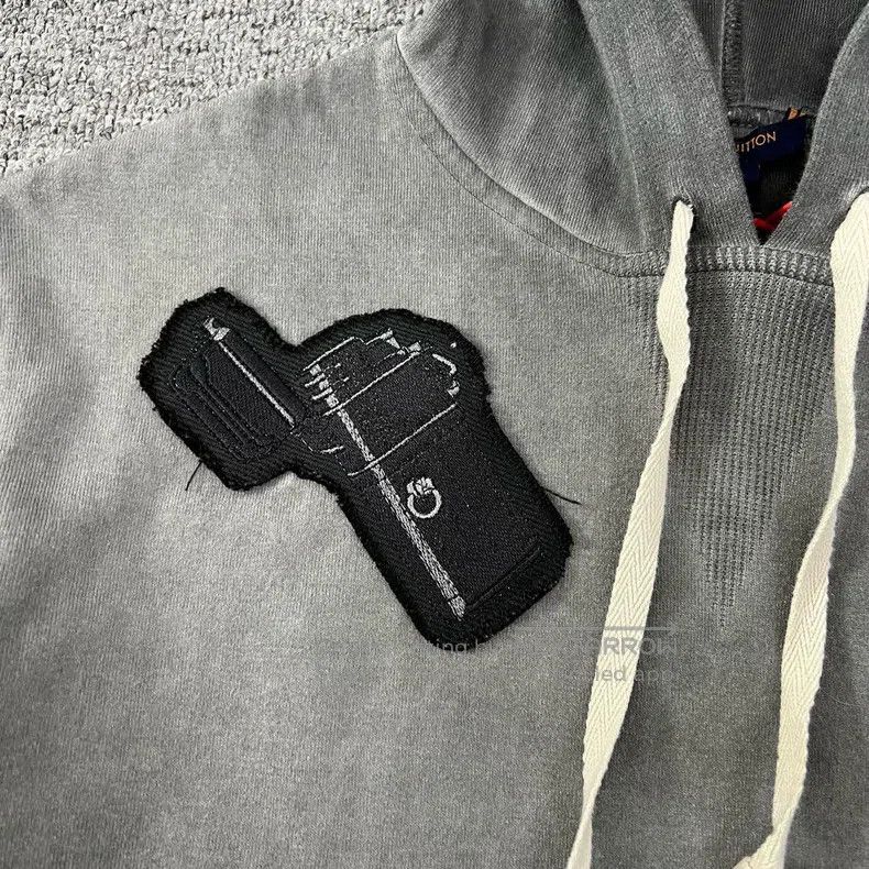 Louis Vuitton Louis Vuitton Washed Worn Tie Dye Badge Hoodie Size US S / EU 44-46 / 1 - 5 Thumbnail