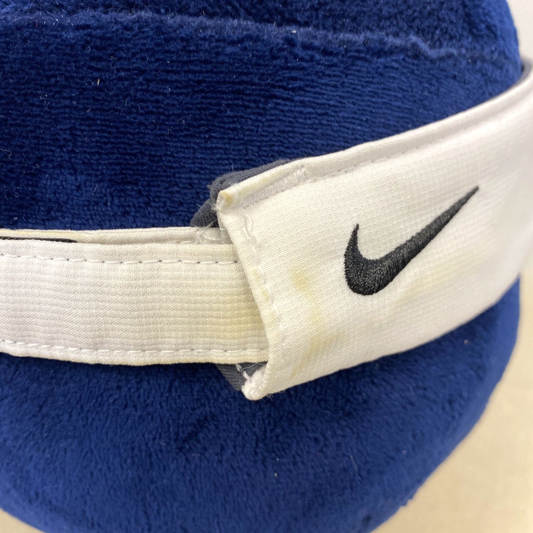 Nike Nike Visor Sun Fit White Swoosh Adjustable Unisex Adults Size White 261 Visor Size ONE SIZE - 5 Thumbnail