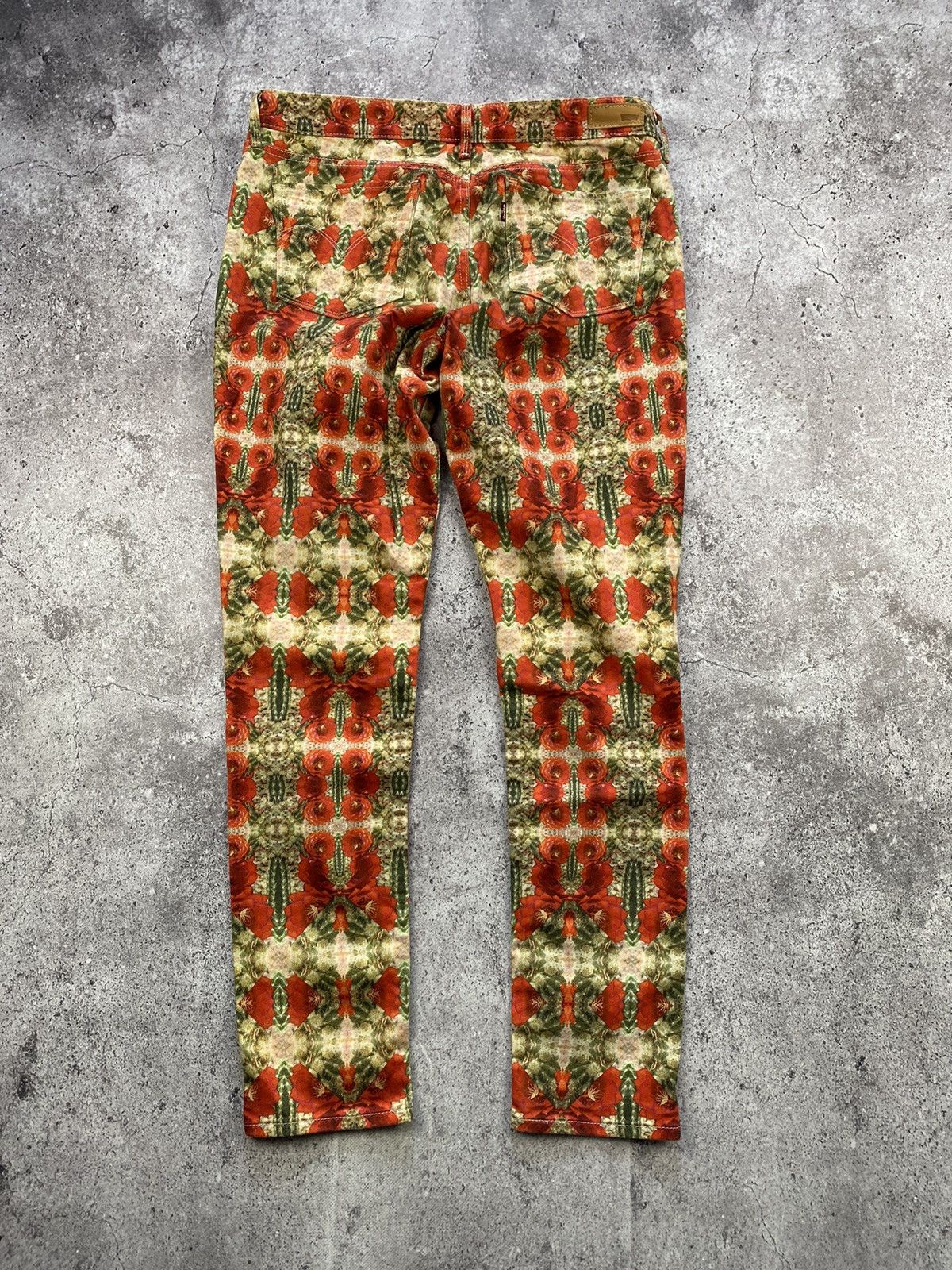 Levi's × Vintage Levi's Overprint Flower Embroidered Button Distressed Jeans Size 30" / US 8 / IT 44 - 5 Thumbnail