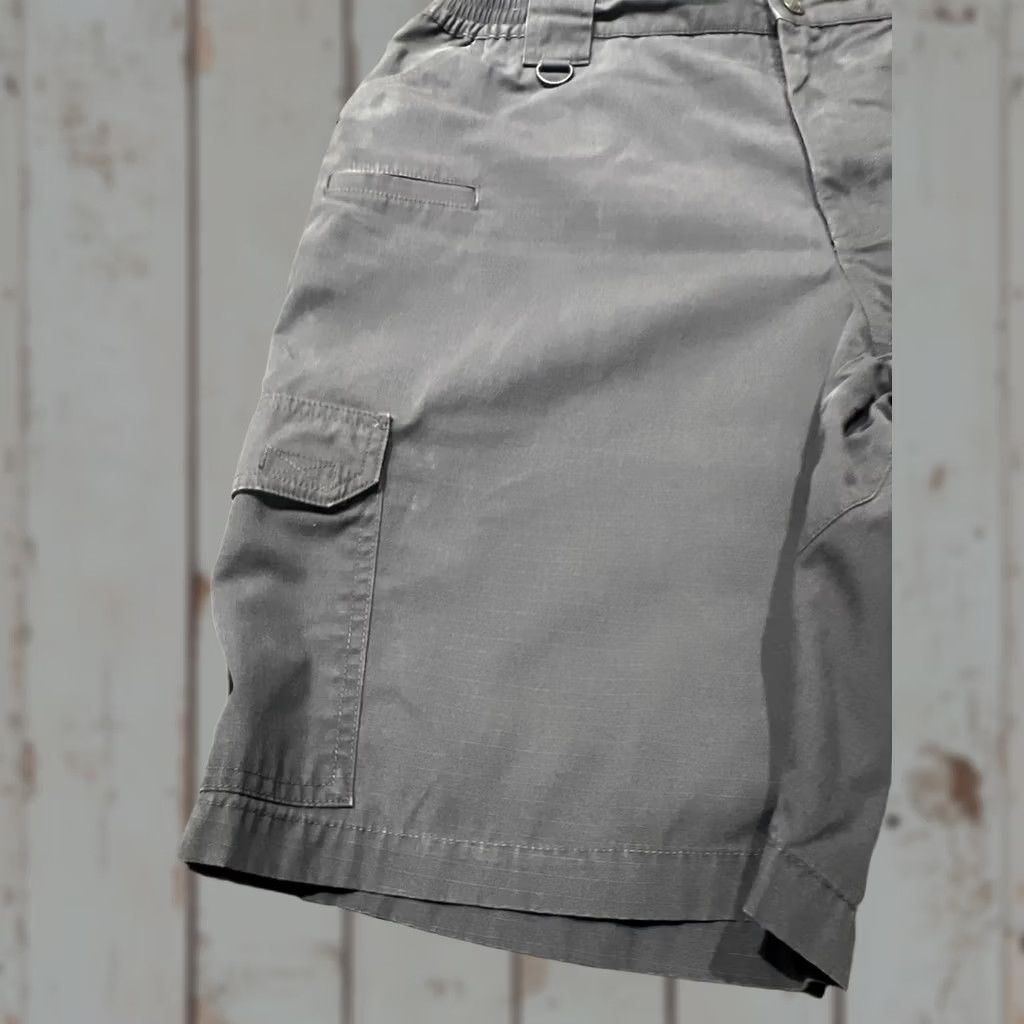 Vintage 5.11 Tactical Men's Ripstop Gray Shorts Size 40 Cargo Regular Low Rise 10 in Inseam Front Zip Belt Loops Vietnam Mens Size US 40 / EU 56 - 1 Thumbnail