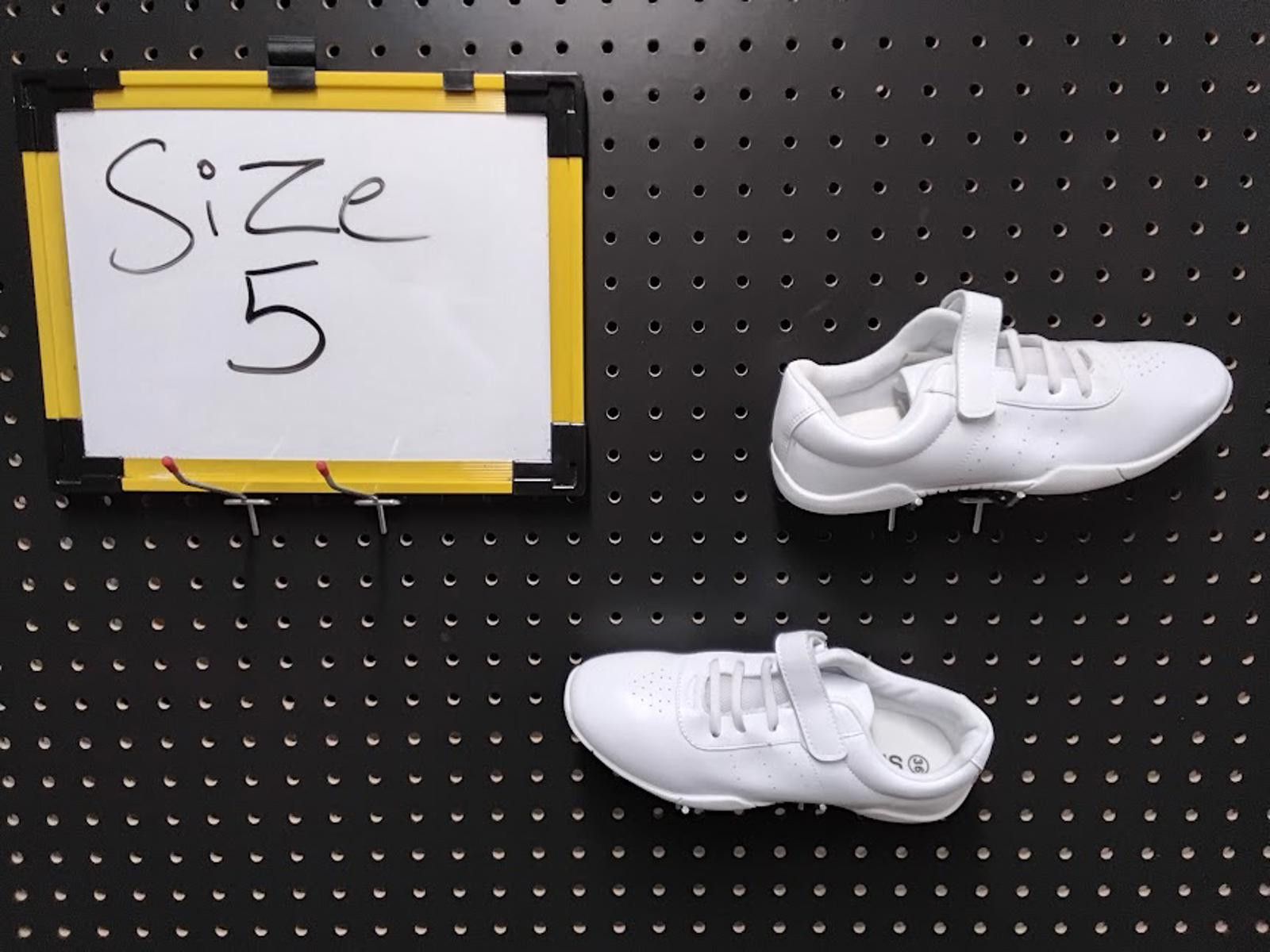 Unknown London Kid's White Sneakers Size 5 - Step Up in Style! Size ONE SIZE - 1 Preview
