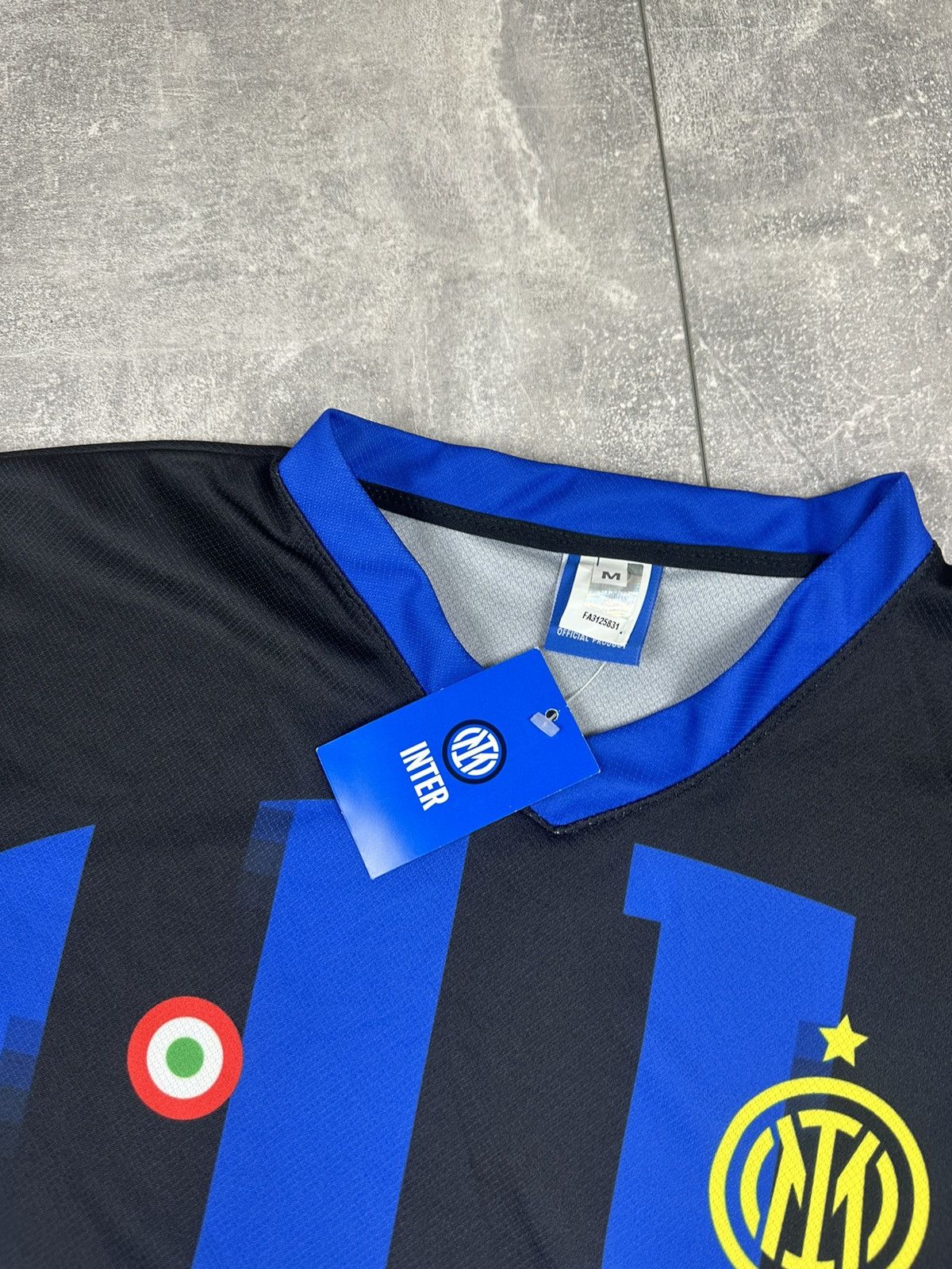 Gildan New Inter Milan Retro Merchandise Soccer Jersey Size US M / EU 48-50 / 2 - 5 Thumbnail