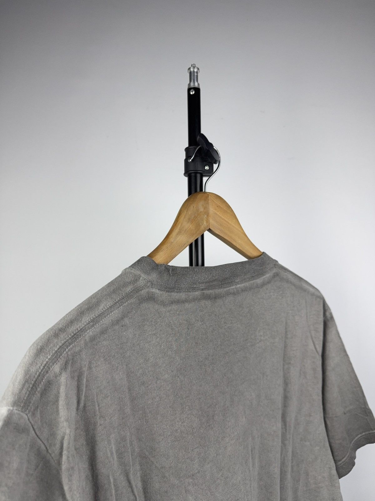 Trussardi 00s Trussardi Jeans Spray Big Logo Tee Vintage Grey Italy Size US L / EU 52-54 / 3 - 9 Thumbnail