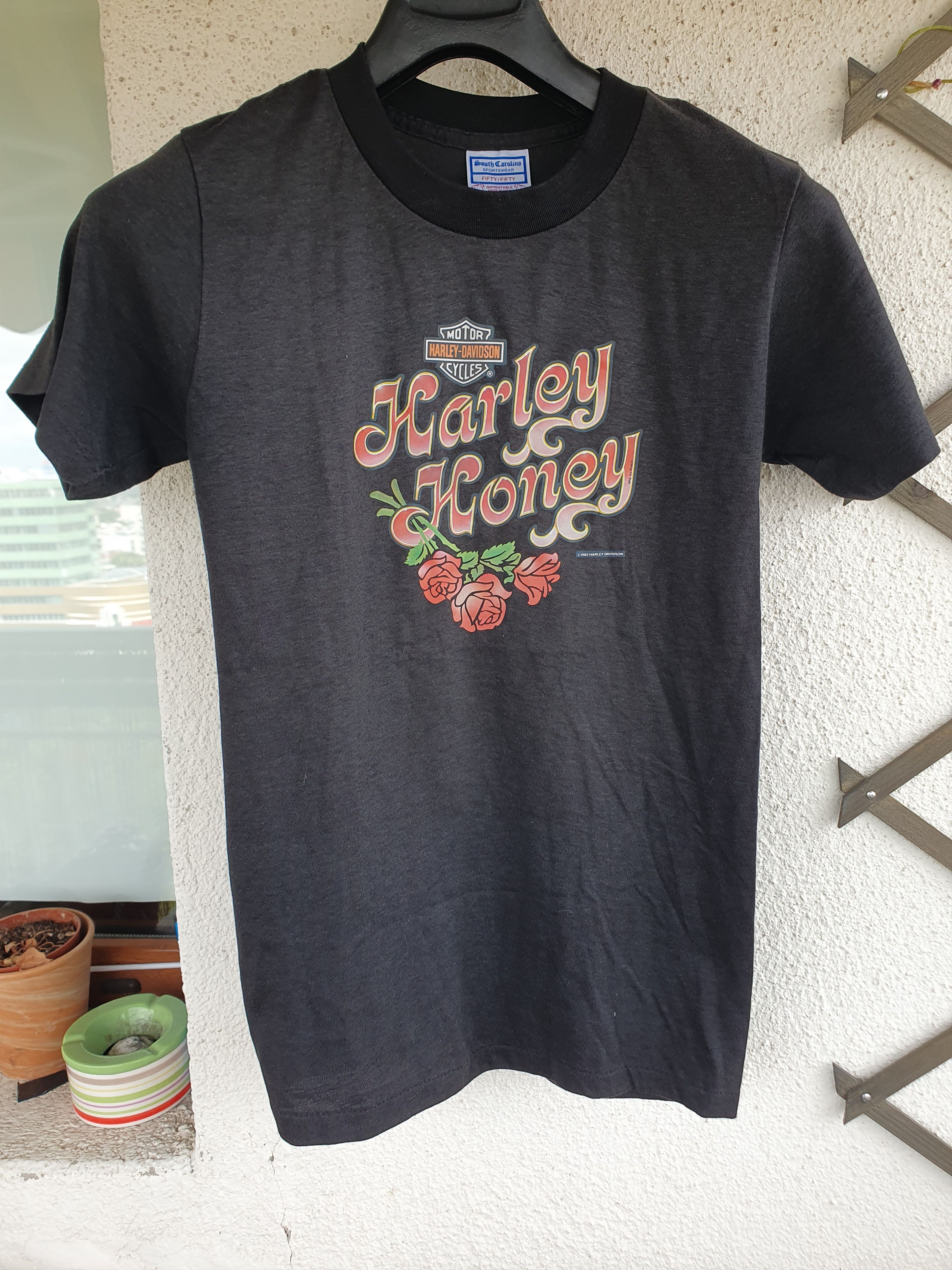 Harley Davidson Harley Davidson Harley Honey Vtg 1982 Made in USA t-shirt Size US M / EU 48-50 / 2 - 1 Thumbnail