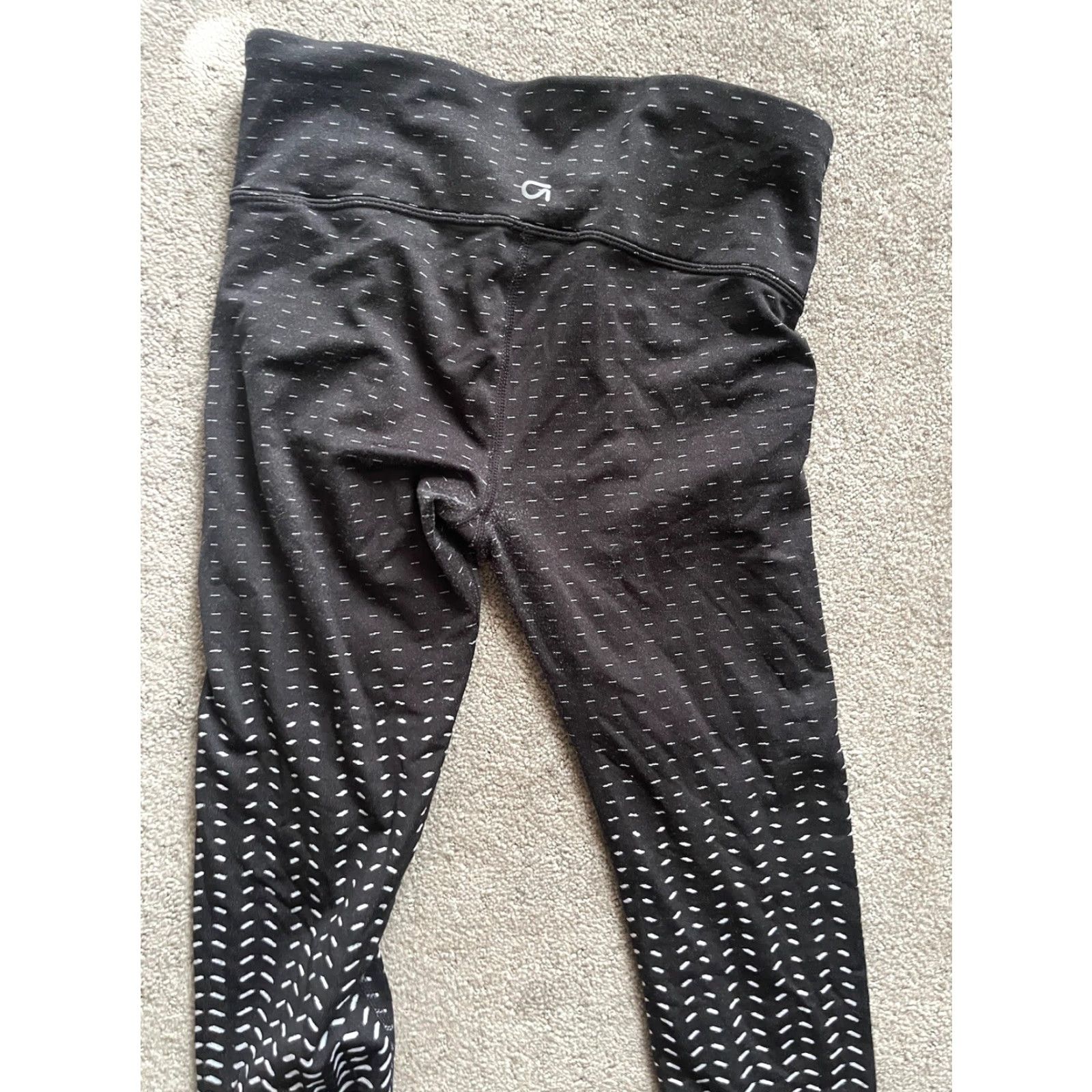 Gap GapFit Leggings Women's Size Small G -Fast Printed Black Activewear Shifting to Cross Training Yoga Running Gym Pilates Ankle Style Womens Size 28" / US 6 / IT 42 - 2 Thumbnail