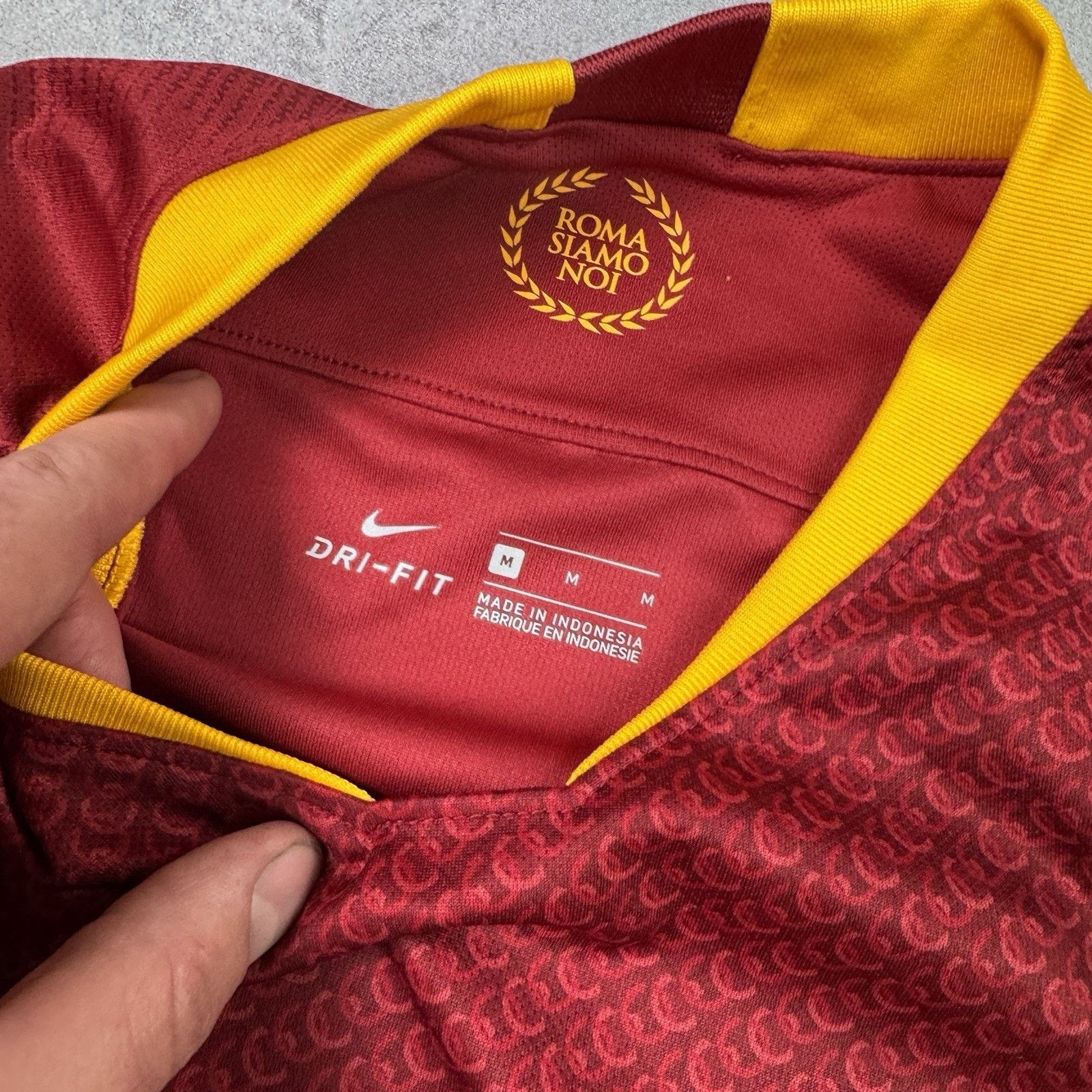 Nike ROMA 2018 2019 HOME SHIRT JERSEY KIT NIKE SIZE M Soccer Size US M / EU 48-50 / 2 - 10 Thumbnail