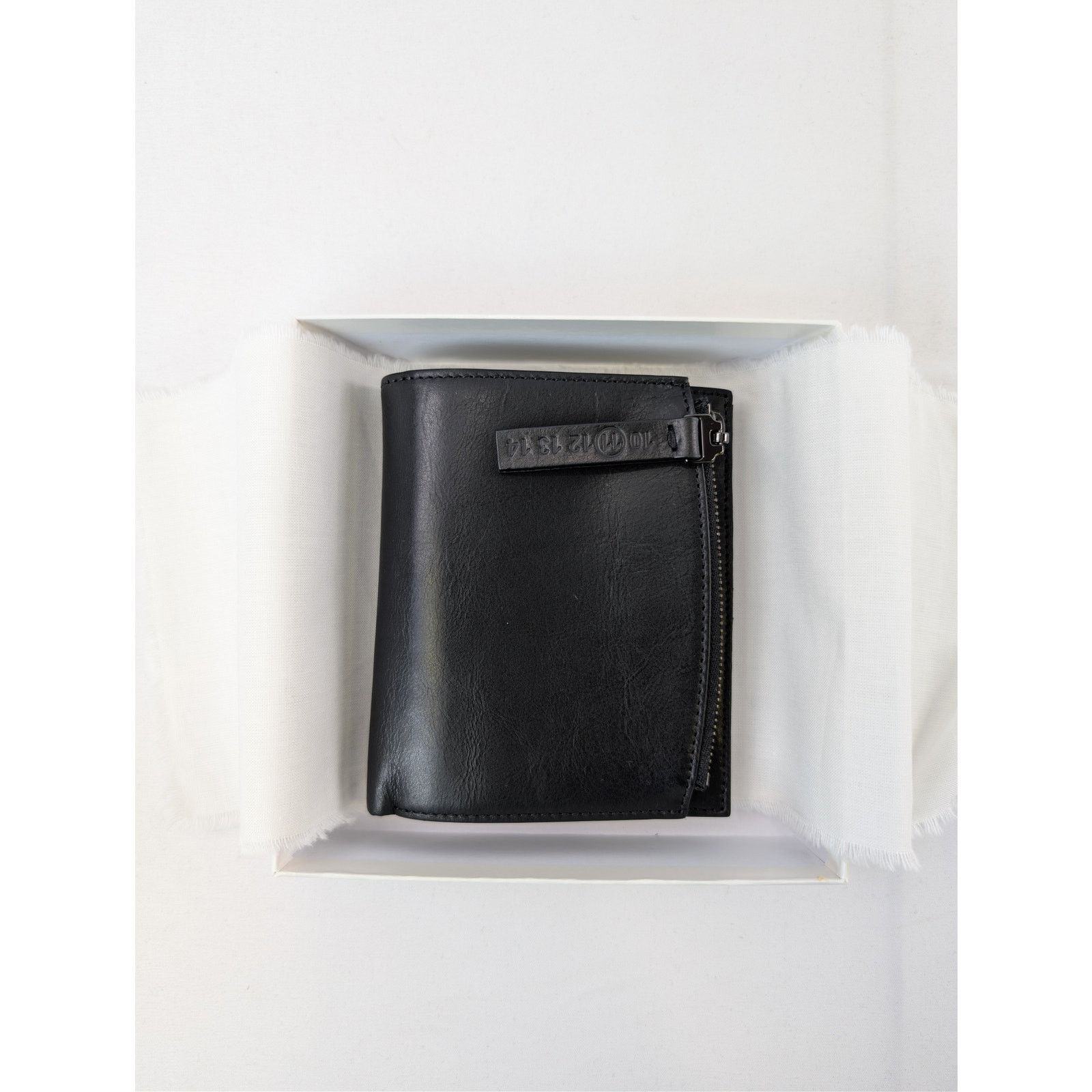 Maison Margiela o1rshd1 Size: OS / Bi-Fold Wallet Zippered / Multiple Slots Size ONE SIZE - 14 Thumbnail