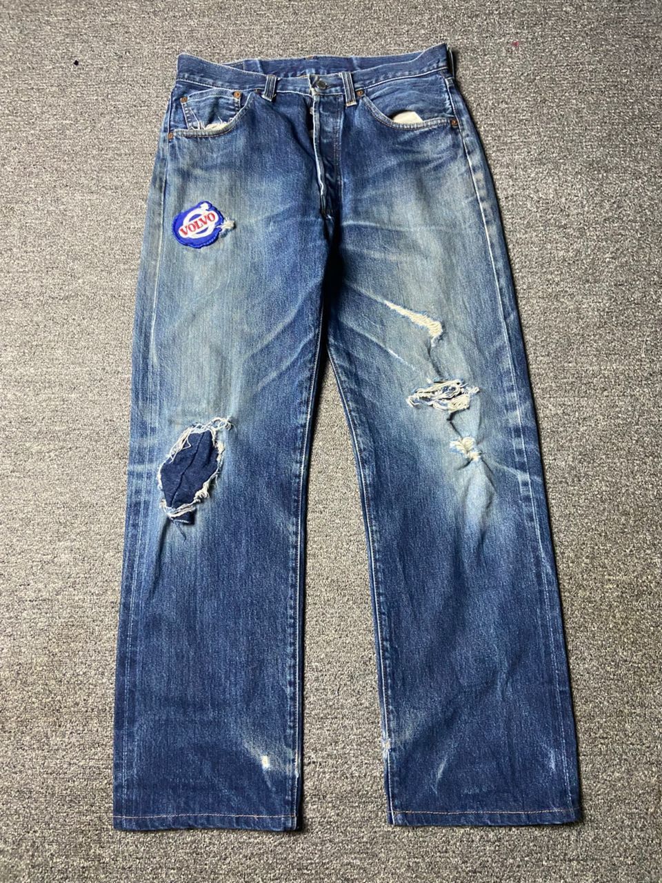 Levi's Levi’s Strauss Co. 501 Distressed Ripped Jeans (162) Size US 31 - 1 Thumbnail