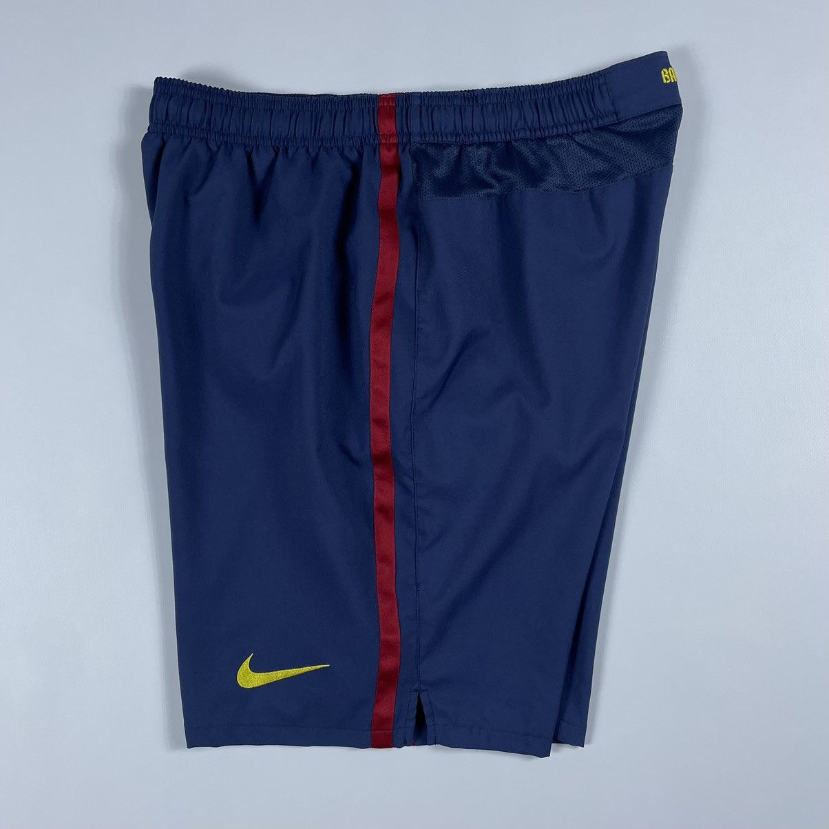 Nike Vintage Nike Barcelona FCB Soccer Shorts Size US 36 / EU 52 - 3 Thumbnail