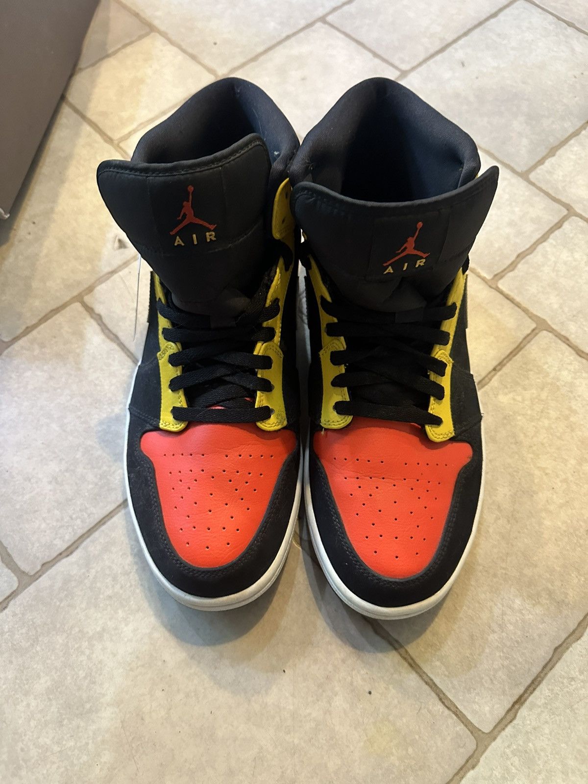 Nike Jordan 1 mid ‘Amarillo Orange’ Size US 11.5 / EU 44-45 - 3 Thumbnail