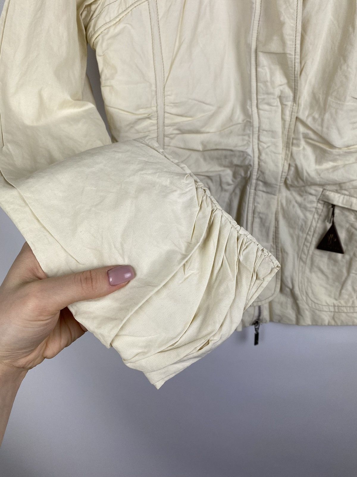 Moncler Moncler vintage ladies full zip jacket size 3 beige Size S / US 4 / IT 40 - 13 Thumbnail