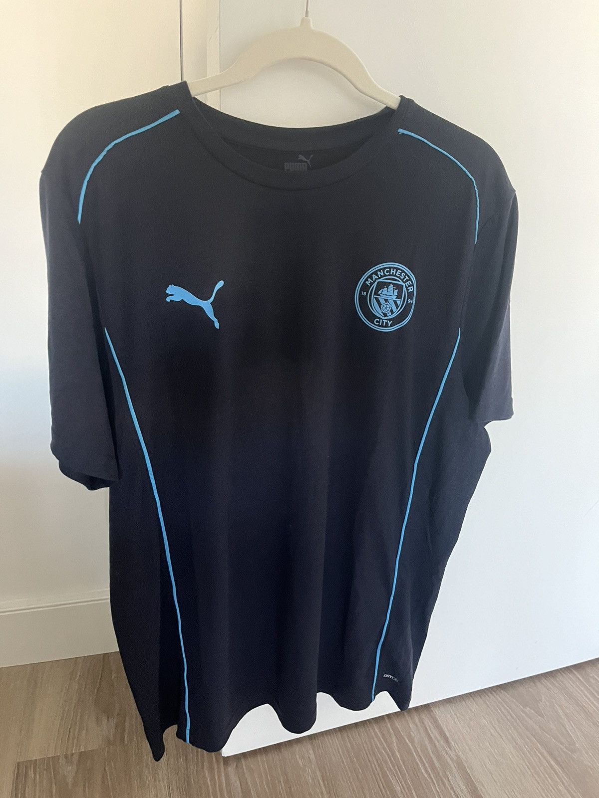 Puma Man City casualwear Size US L / EU 52-54 / 3 - 1 Preview