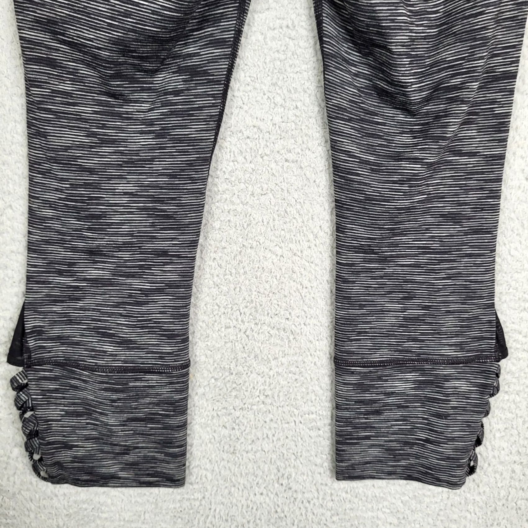 Athleta Athleta Mind over Mat Capri Legging Size S Women's Size 28" / US 6 / IT 42 - 3 Thumbnail