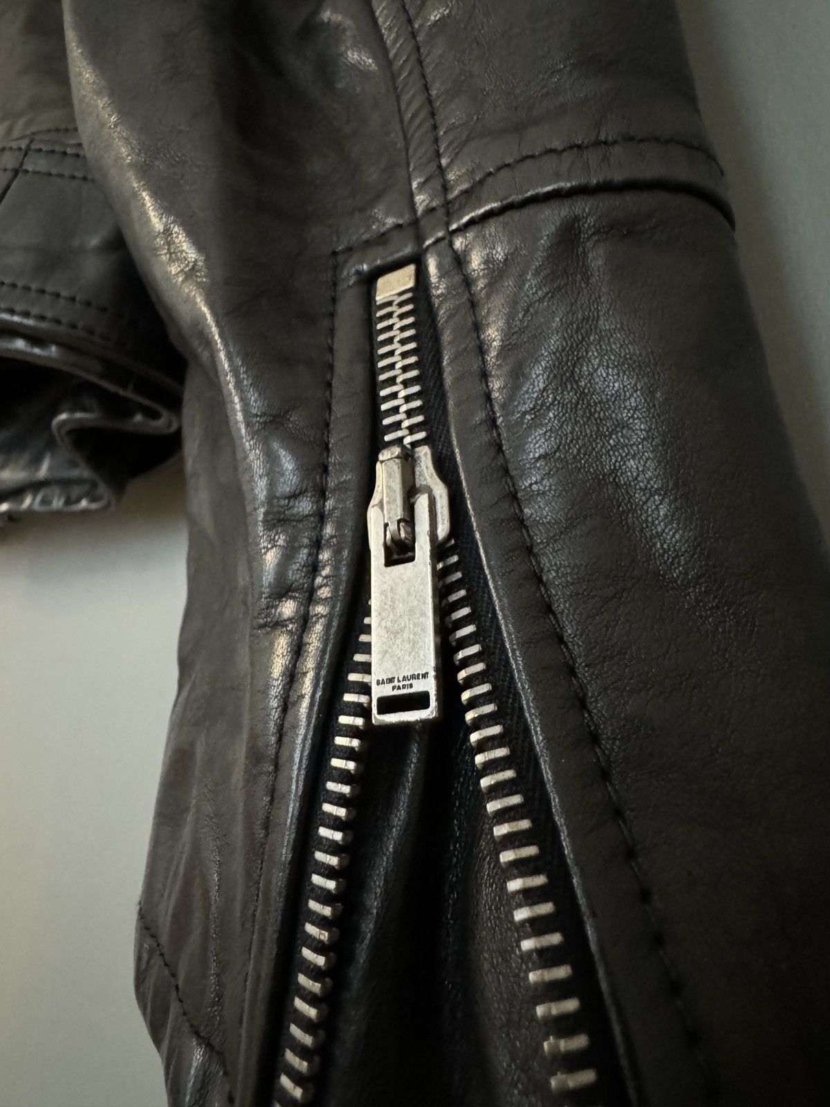 Anthony Vaccarello × Saint Laurent Paris Men’s Cropped Leather Jacket (2022) Size US M / EU 48-50 / 2 - 6 Thumbnail