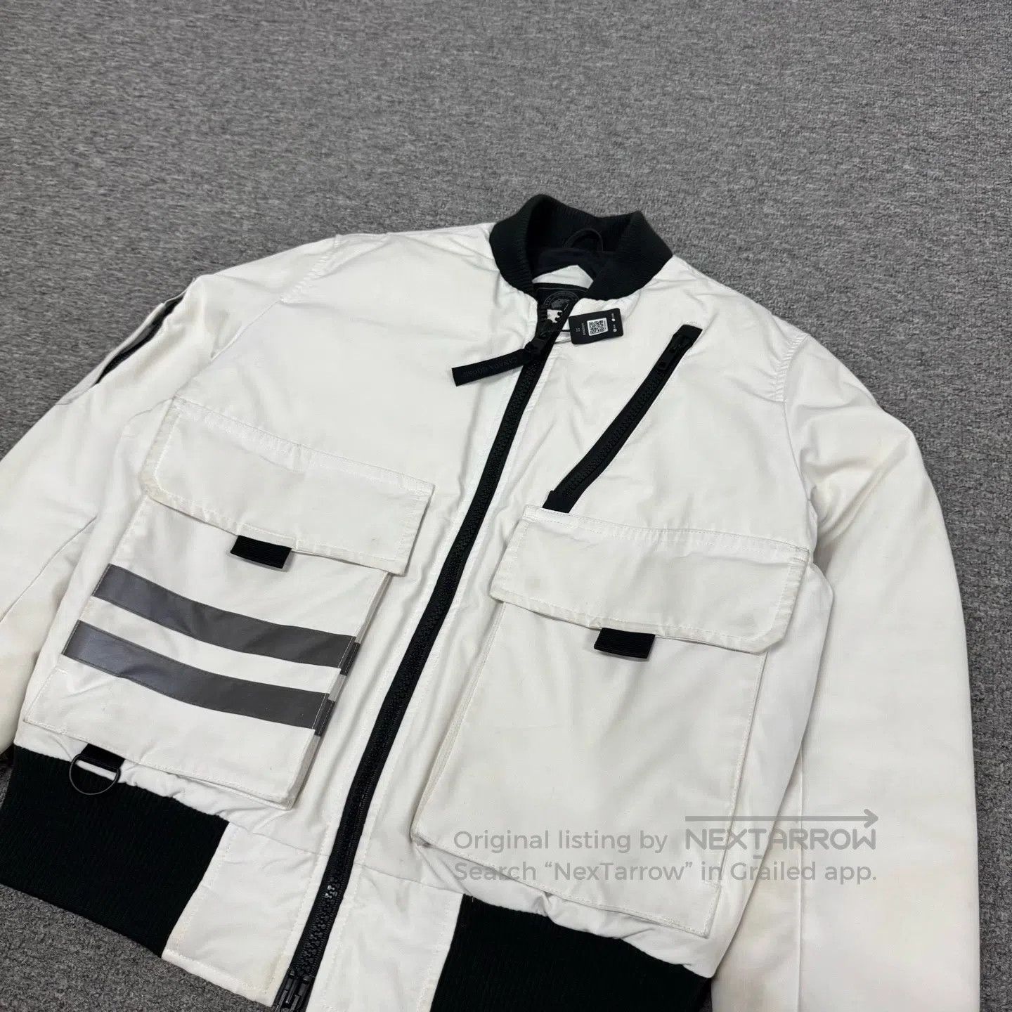 Canada Goose Canada Goose Black label; White functional style; Flight j Size US S / EU 44-46 / 1 - 3 Thumbnail