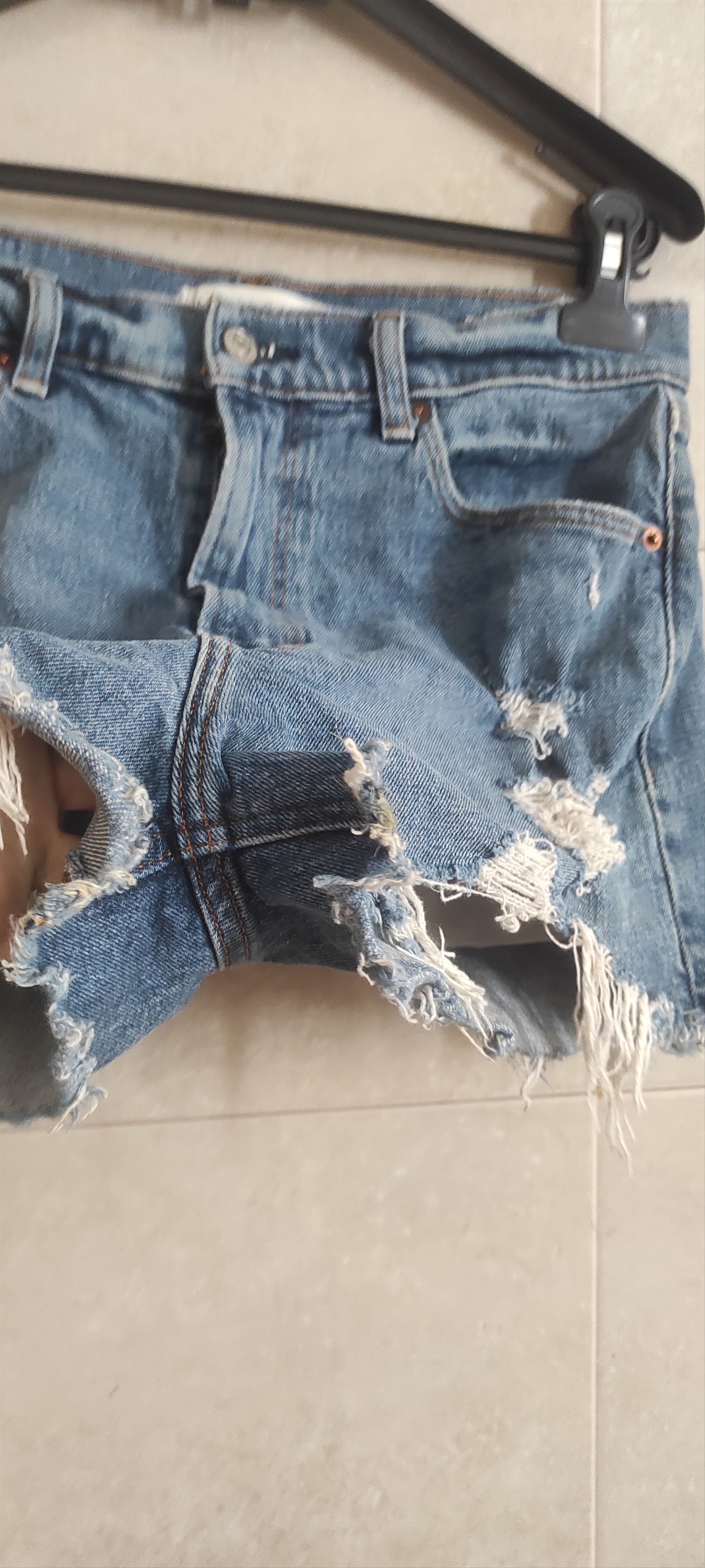 Abercrombie & Fitch Abercrombie & Fitch The Mom Shorts Mid Rise Distressed Sz 28 Size 28" / US 6 / IT 42 - 5 Thumbnail
